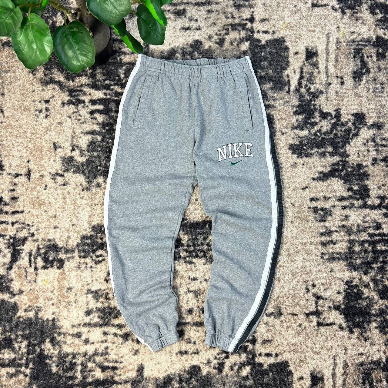 Nike Nike Big Embroidered Logo Baggy Sweatpants Size US 30 / EU 46 - 1 Thumbnail