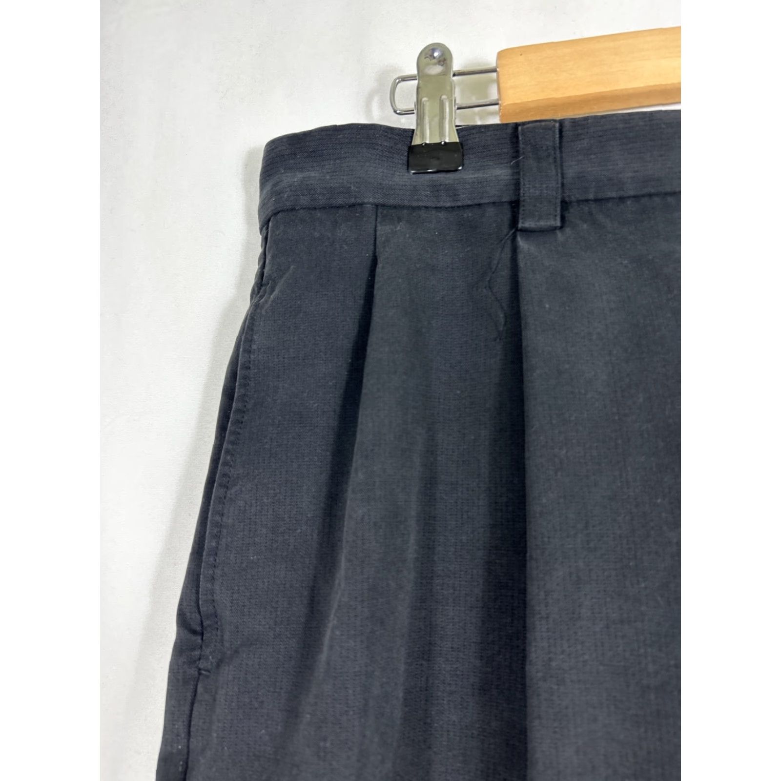 Tommy Bahama VINTAGE Tommy Bahama Chino Shorts Mens 36x9 Silk Black Beach Golf Flat Front Casual Men Shorts Black Silk 90s? Size US 36 / EU 52 - 2 Thumbnail