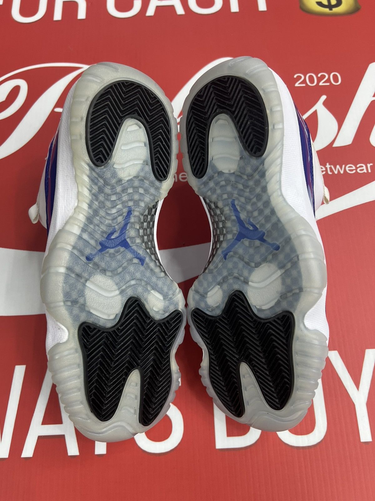 Jordan Brand Air Jordan 11 Low White Concord Size 7.5w/6Y Size US 6 / EU 39 - 6 Thumbnail