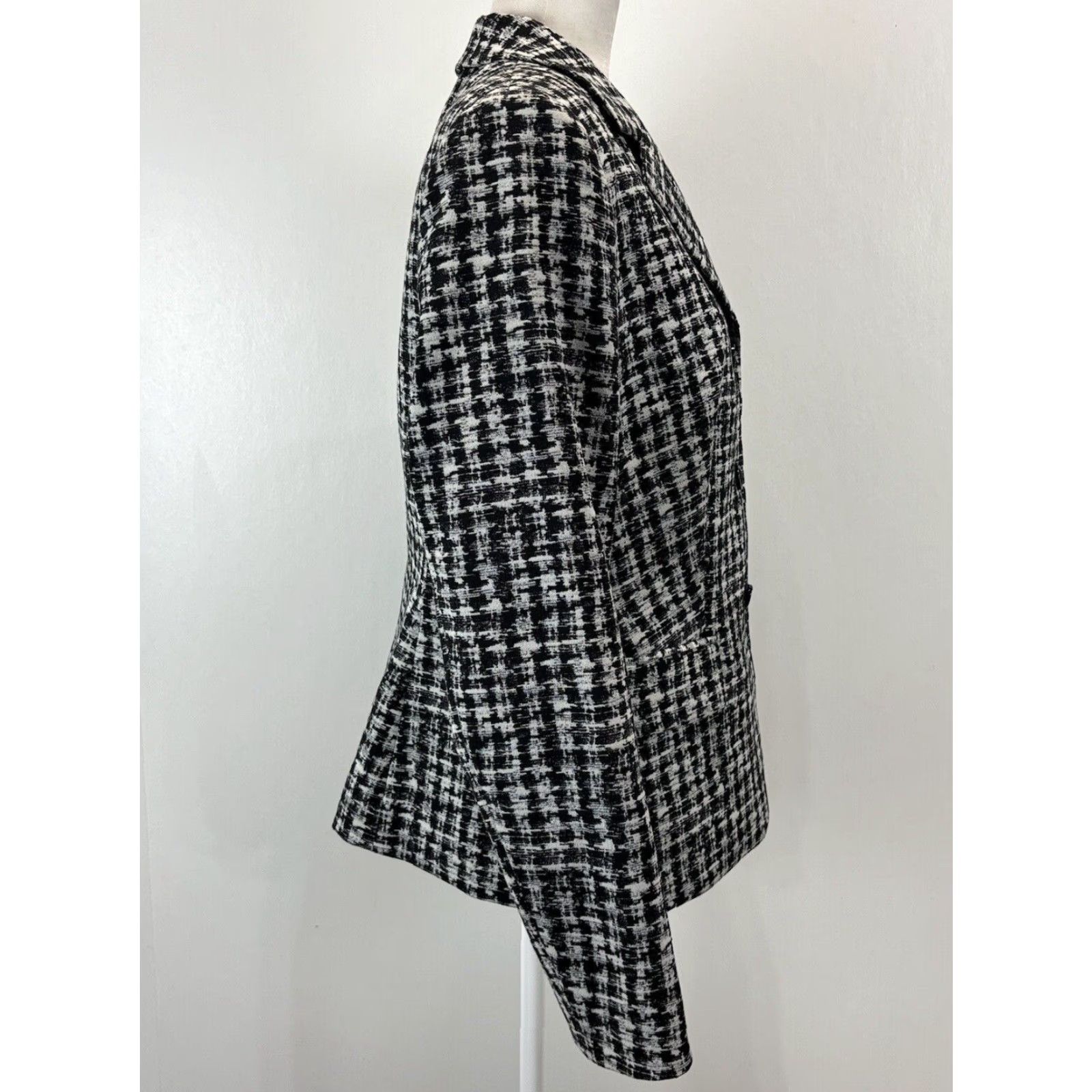 Hugo Boss HUGO BOSS Slim Fit Blazer Jacket Sz 10 Women’s Irregular Check Italian Fabric Black White Jacket Blazer Women Mens? Wait. Size L / US 10 / IT 46 - 4 Thumbnail