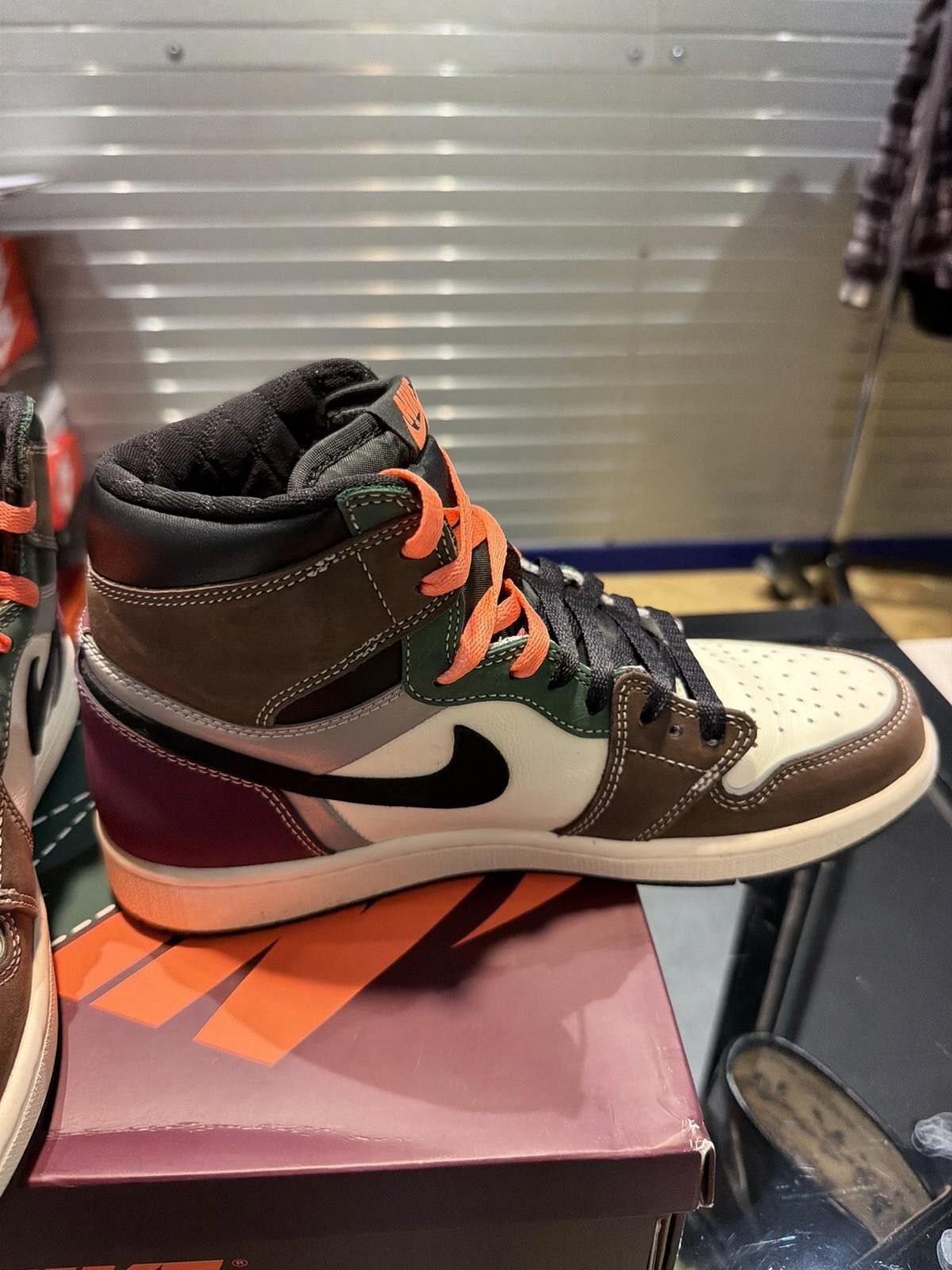Jordan Brand Nike Air Jordan 1 Retro High OG Hand Crafted Shoes (8.5) Size US 8.5 / EU 41-42 - 4 Thumbnail