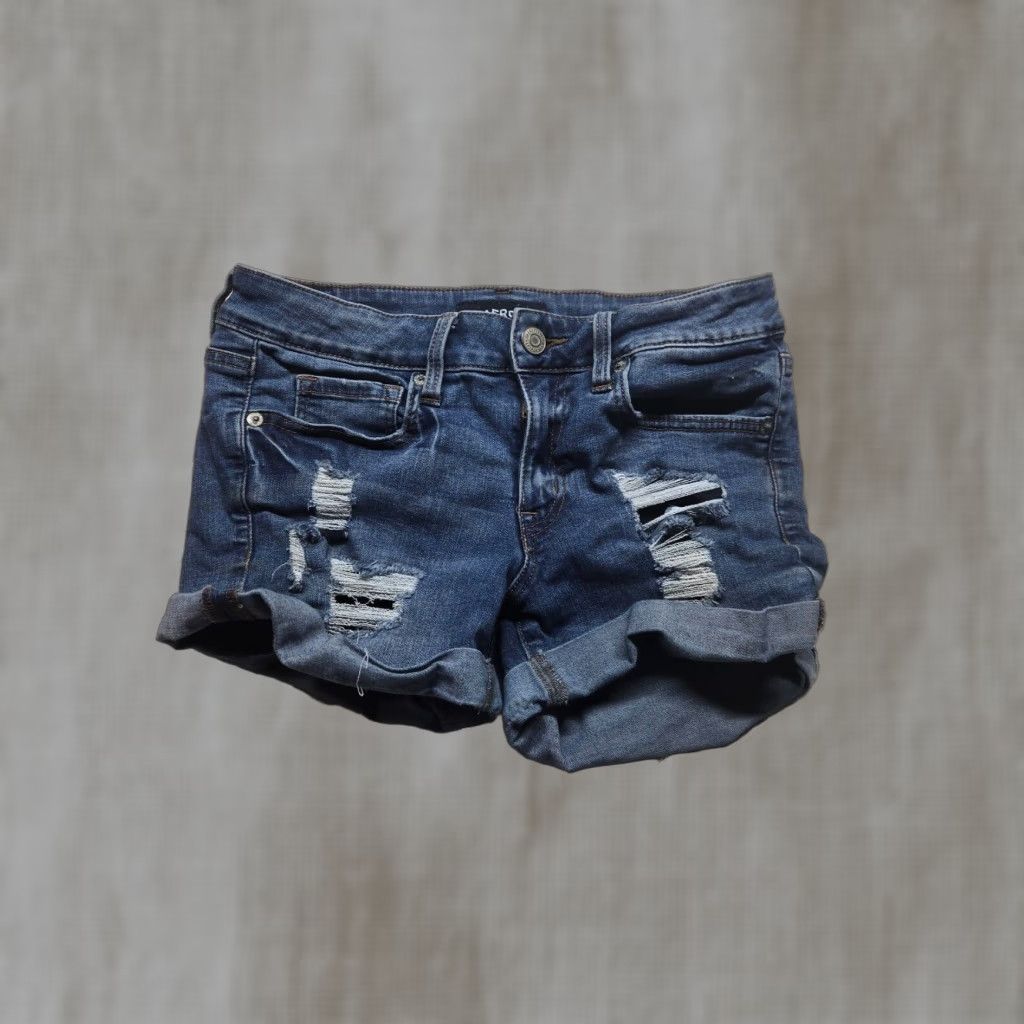 Vintage Aero Women's Blue Denim Cut-Off Shorts Midi Adult Size 6 Low Rise Destroyed Size 28" / US 6 / IT 42 - 1 Thumbnail