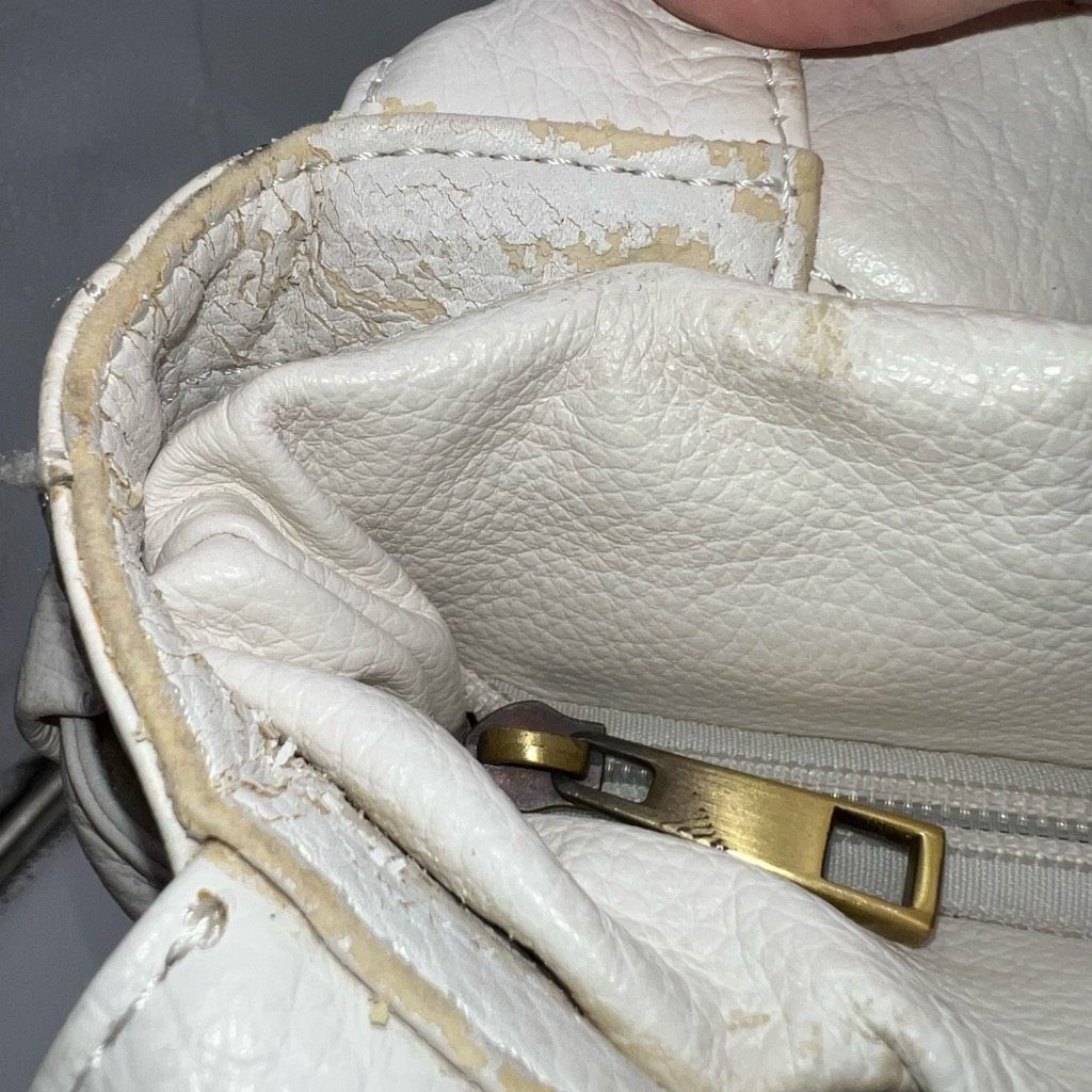 Vera Pelle Vera Pelle Vintage White Leather Shoulder **See description and pics Size ONE SIZE - 6 Thumbnail