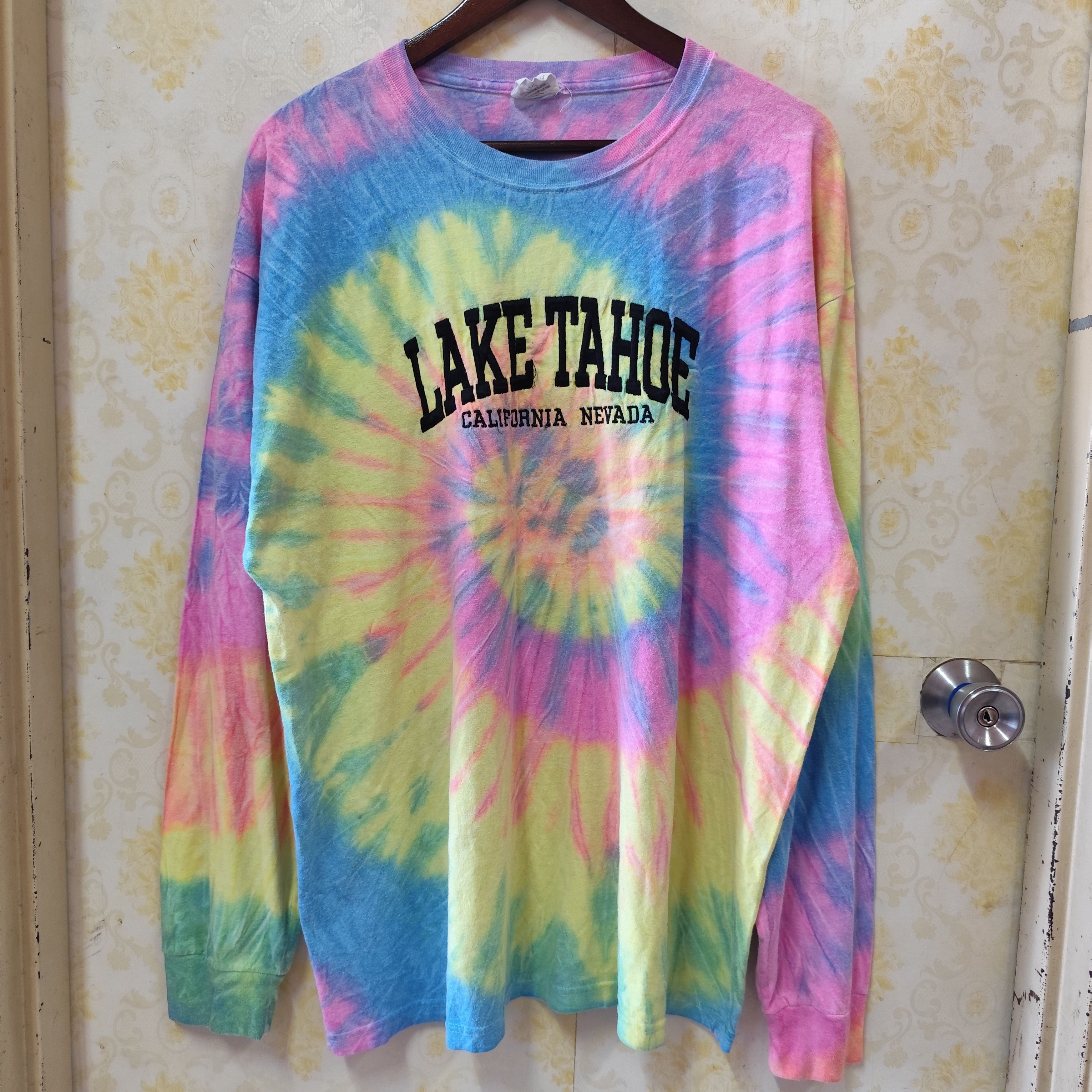 Vintage 🇺🇸VINTAGE TYE DYE LAKE TAHOE SPELL OUT MADE IN USA Size US XL / EU 56 / 4 - 1 Thumbnail