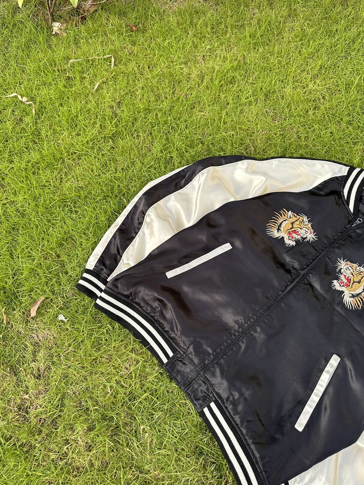 Designer × Japanese Brand × Vintage JAPAN VINTAGE BIG TIGER LOGO JACKET Size US L / EU 52-54 / 3 - 4 Thumbnail