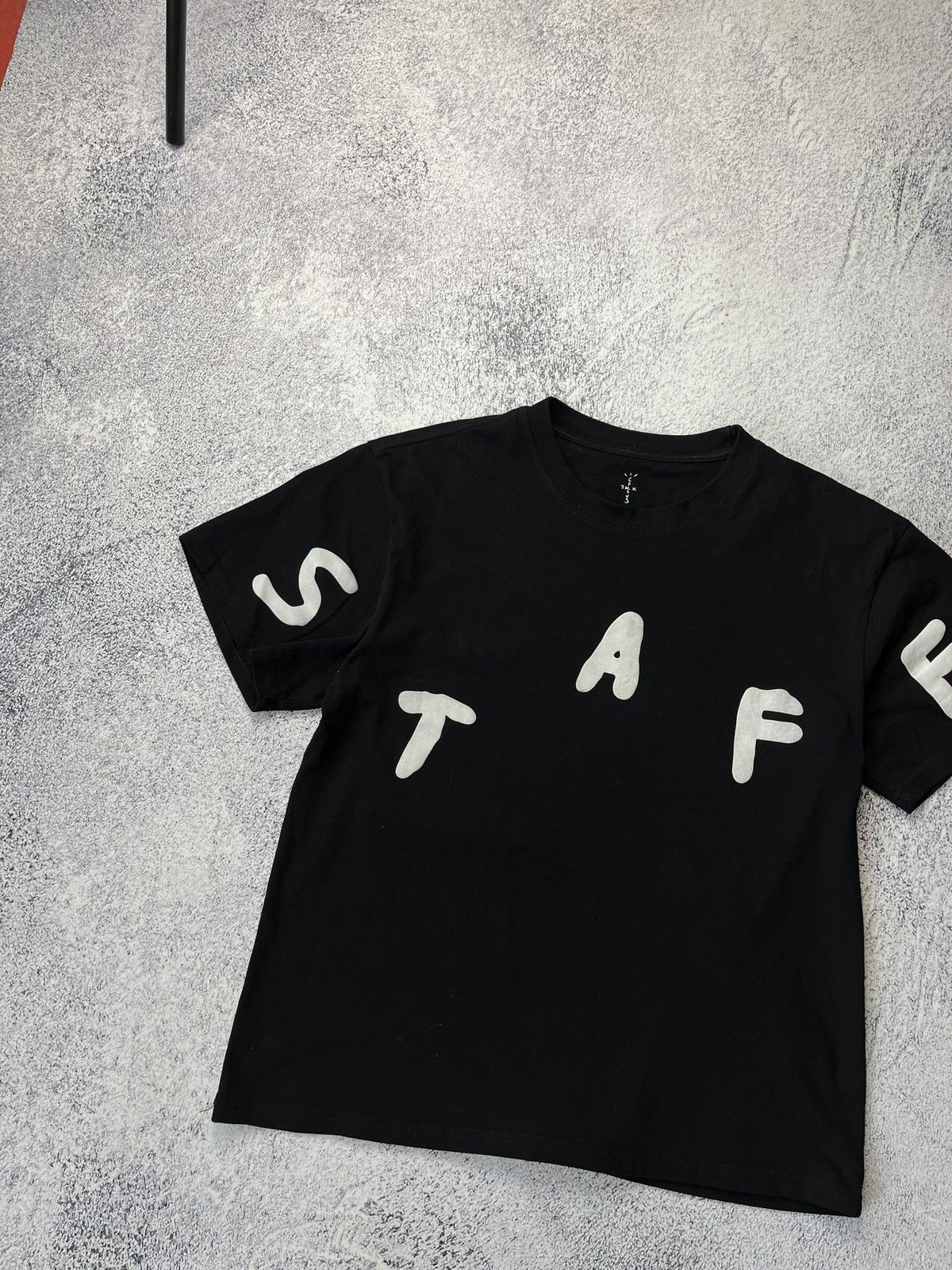Vintage Travis Scott Astroworld Staff 2019 T-shirt Size S Size US S / EU 44-46 / 1 - 2 Thumbnail