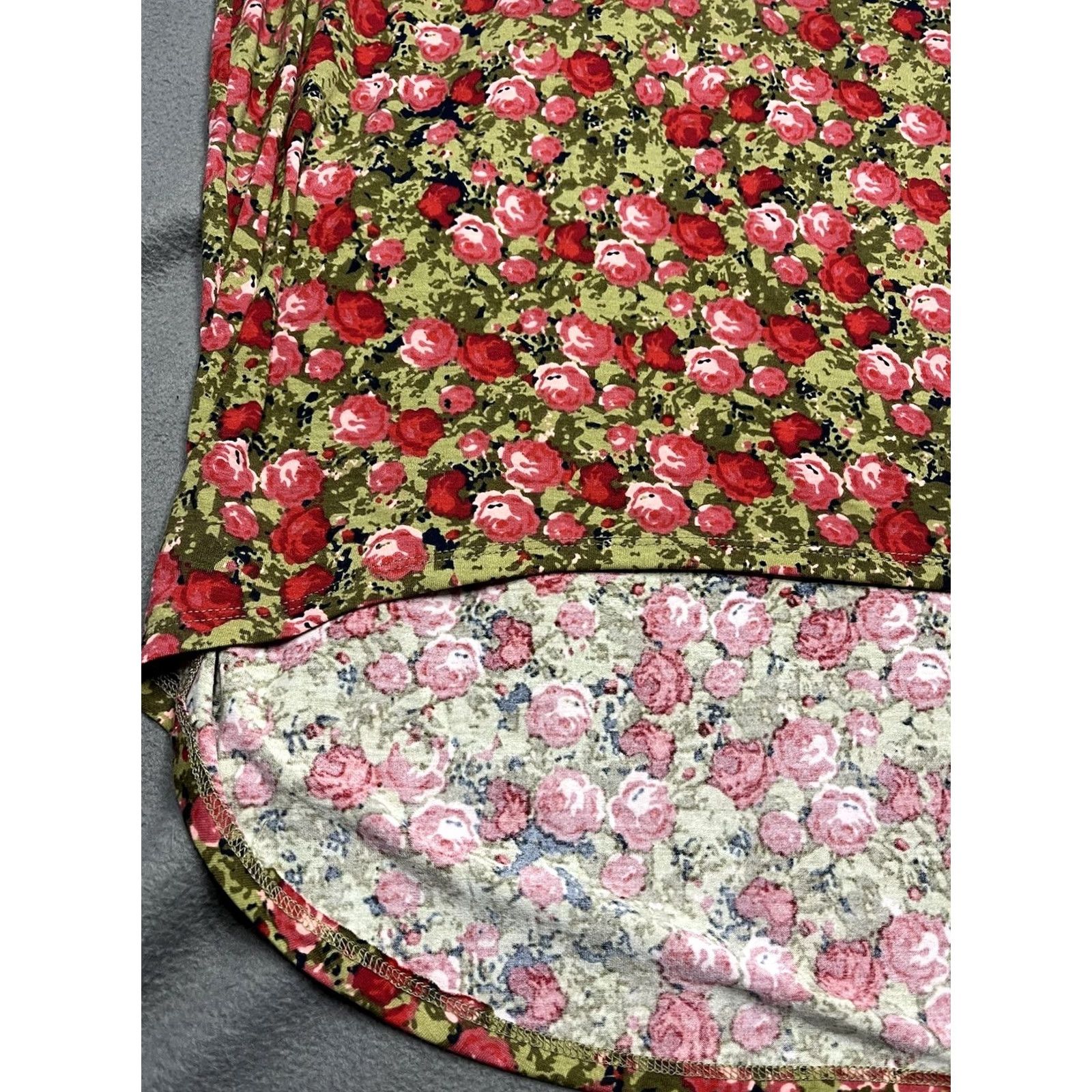 Vintage LuLaRoe Tunic Irma Red Green Rose Print NWT Size S Small Green Floral All Seasons Womens Shirt T Size S / US 4 / IT 40 - 6 Thumbnail