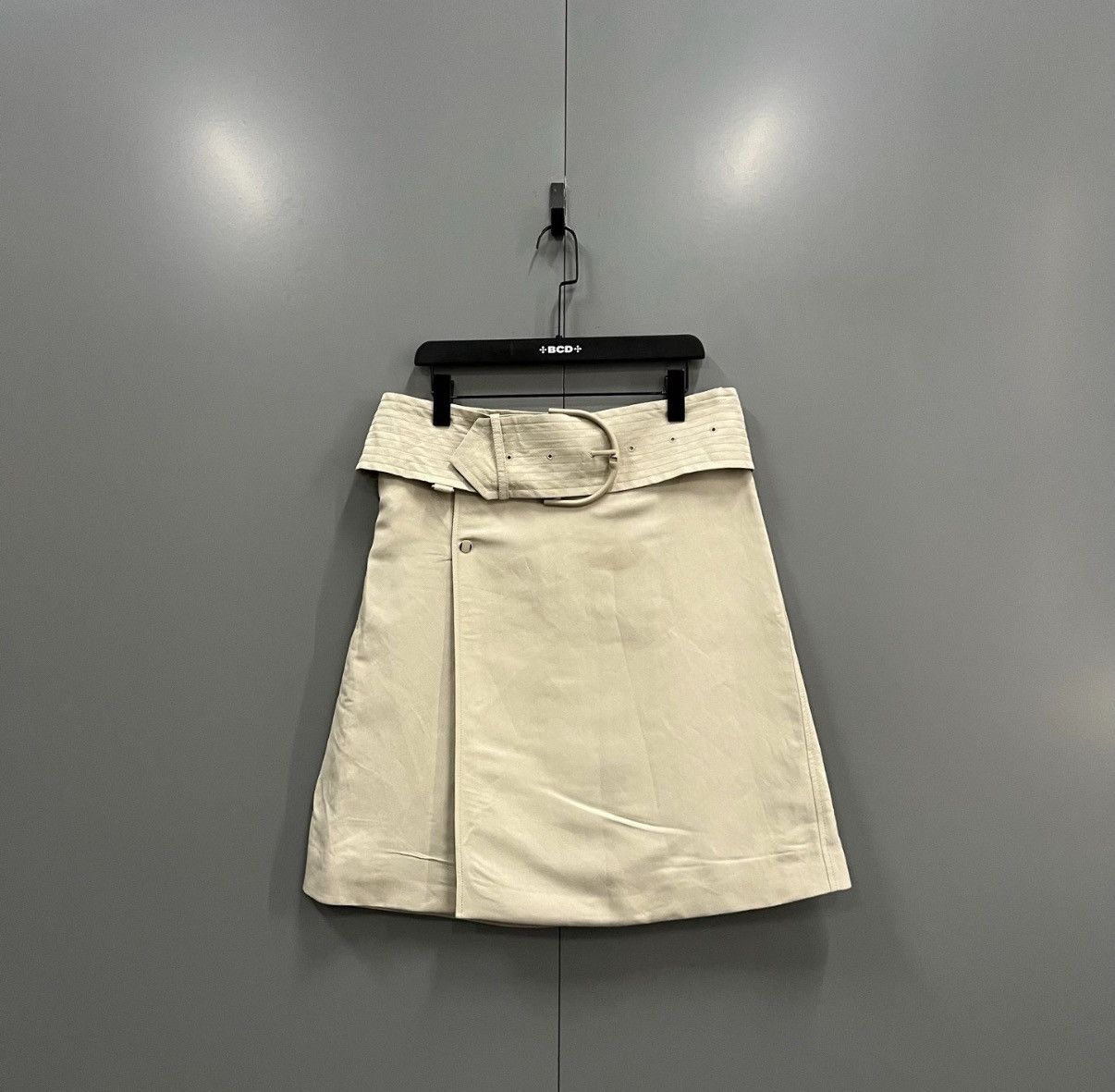 Burberry Burberry Beige Belted Mini Skirt J41 Size 25" / US 0 / IT 36 - 1 Thumbnail