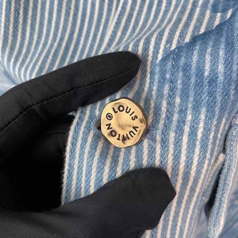 Louis Vuitton Louis Vuitton Blue ink stripe smudged logo shirt Size US L / EU 52-54 / 3 - 6 Thumbnail