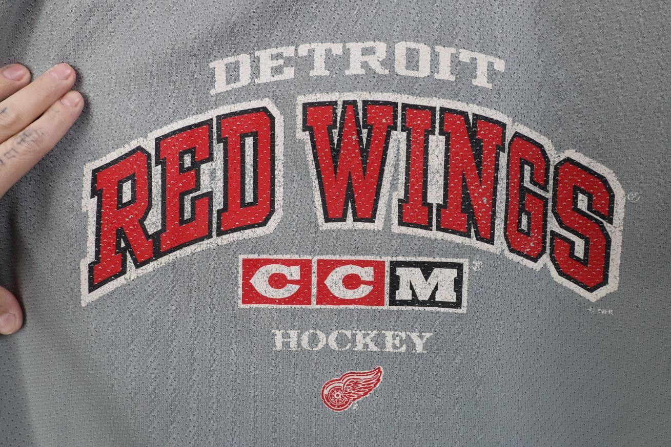 Vintage Vintage 90s CCM Detroit Red Wings Hockey Jersey Gray Mesh Size US L / EU 52-54 / 3 - 4 Thumbnail