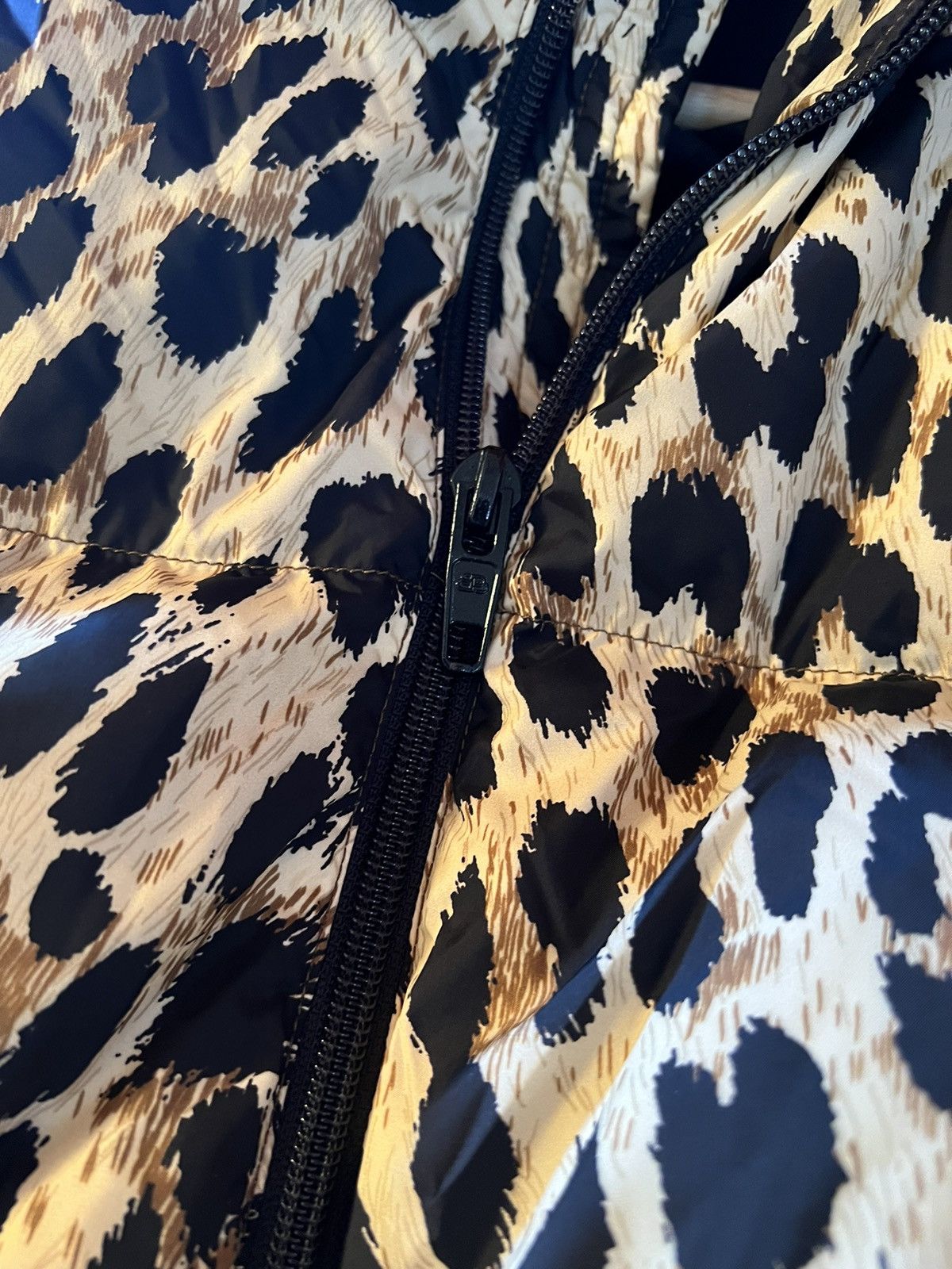 Balenciaga 🐆 REMOVING SOON🐆 FW19 balenciaga puffer c shape leopard Size US S / EU 44-46 / 1 - 4 Thumbnail