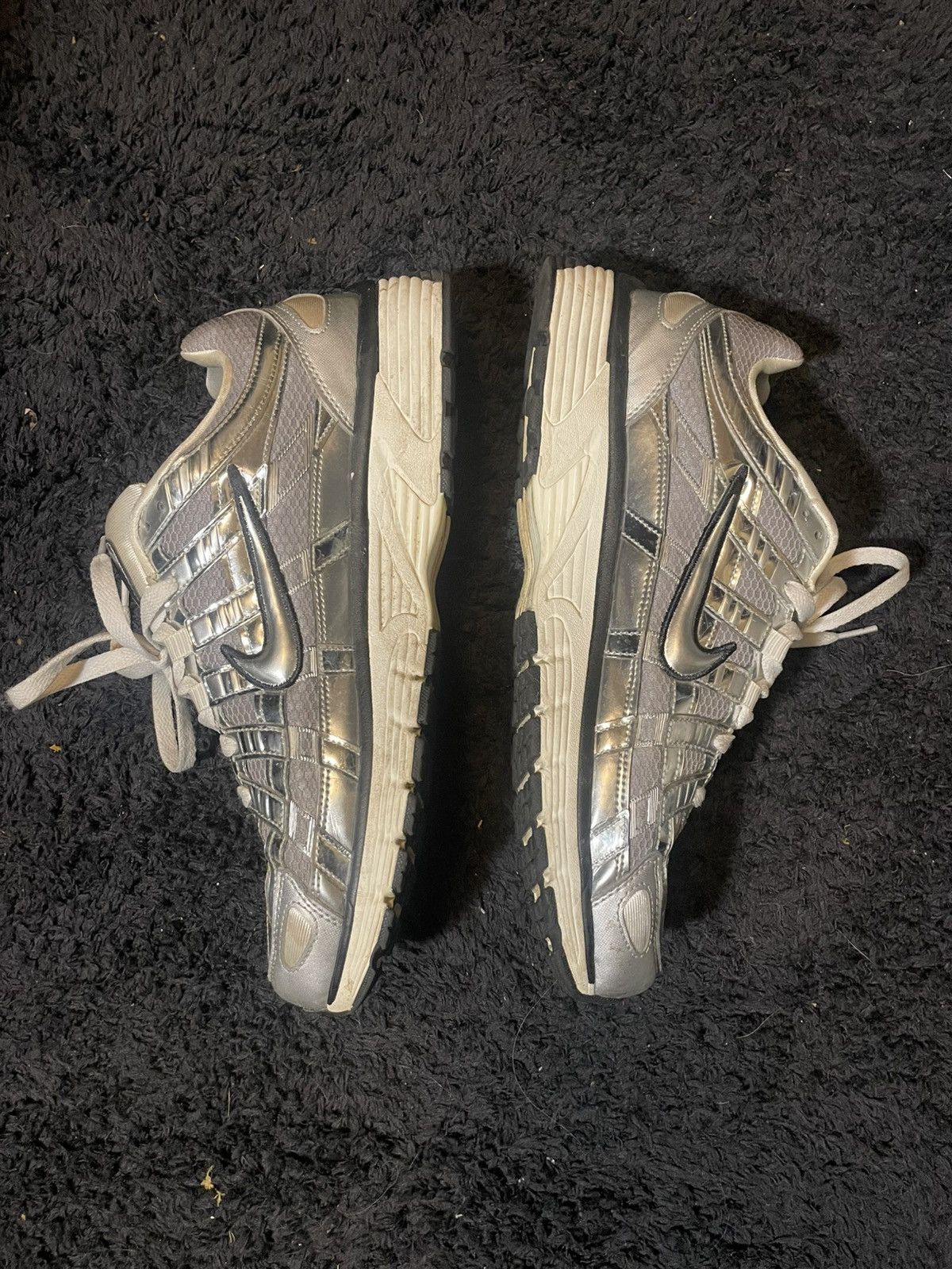 Nike Nike P-6000 Metallic Silver Size US 11 / EU 44 - 2 Thumbnail