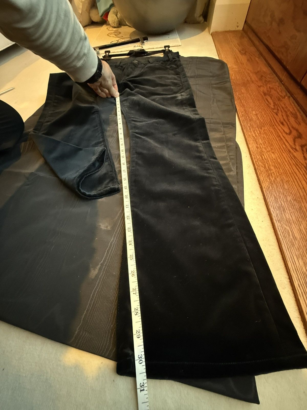 Celine Holy Grail FW20 Celine dylan velvet black flared jeans 31 Size US 31 - 10 Thumbnail