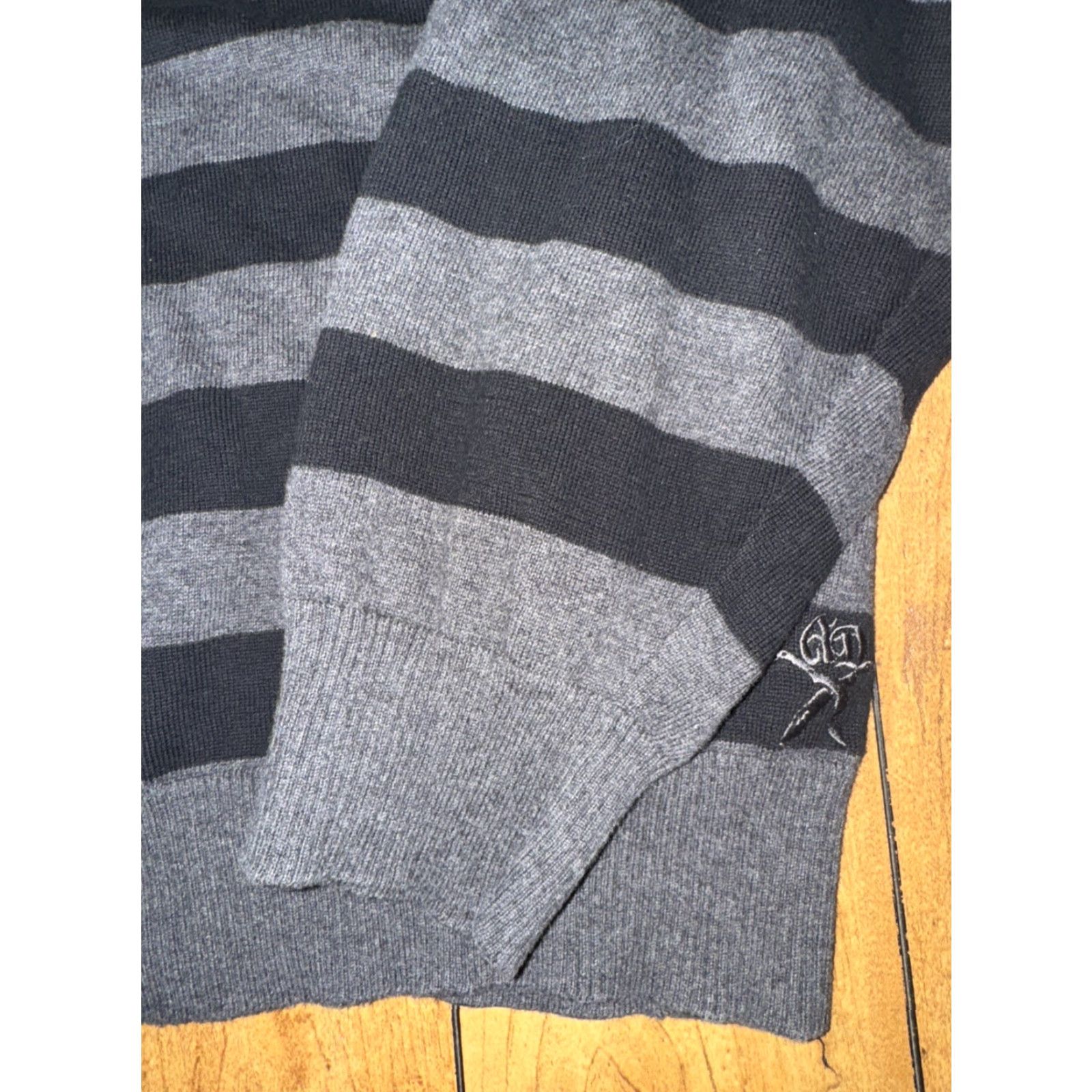 Vintage VINTAGE Artful Dodger Striped V-Neck Sweater Men’s 3XL Black Gray Casual Streetwear Knit Pullover Knitwear Shirt Size US XXL / EU 58 / 5 - 2 Thumbnail