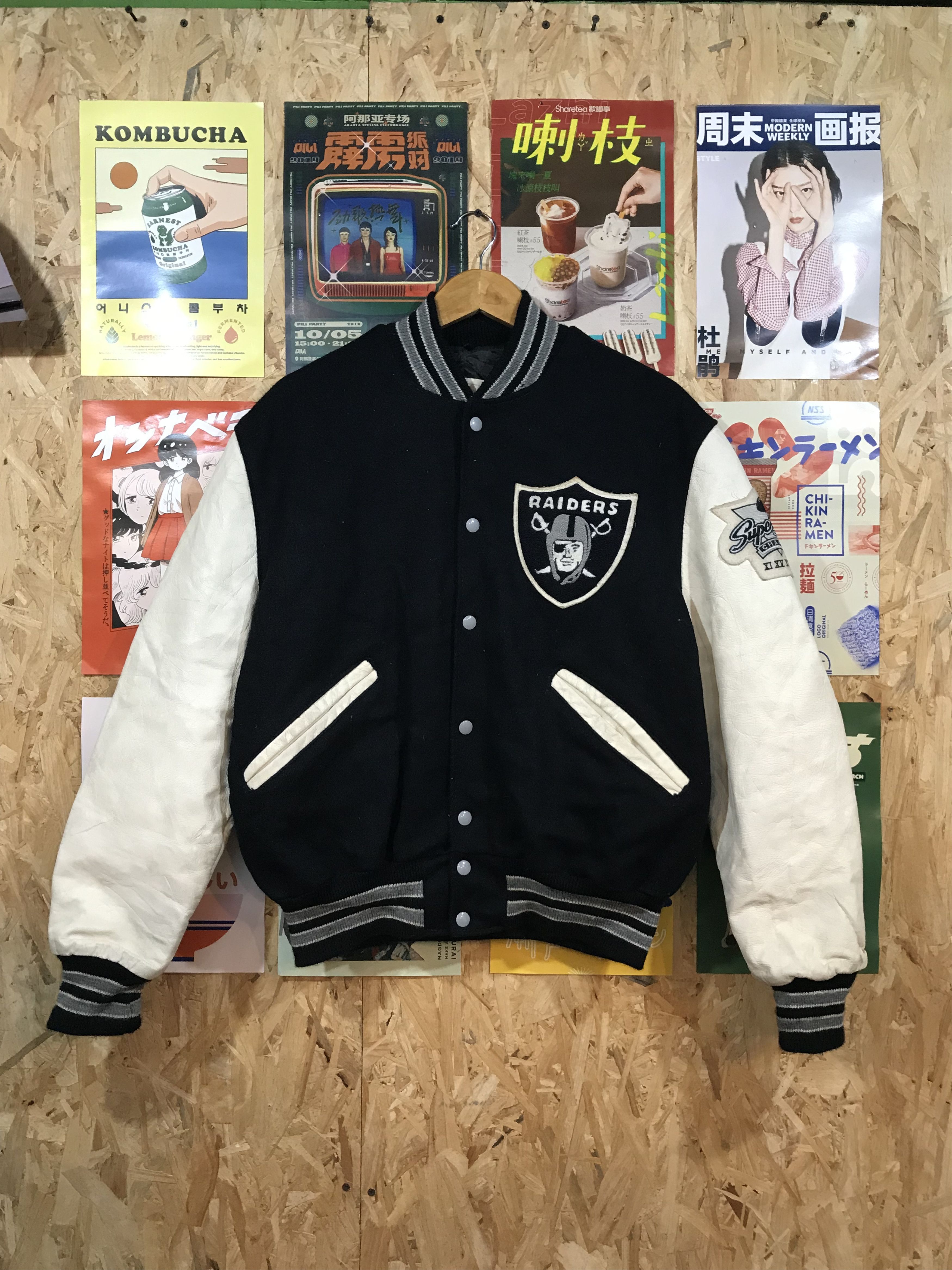 Delong Vintage Varsity Raiders Football Delong Sportswear Jacket Size US XL / EU 56 / 4 - 1 Thumbnail