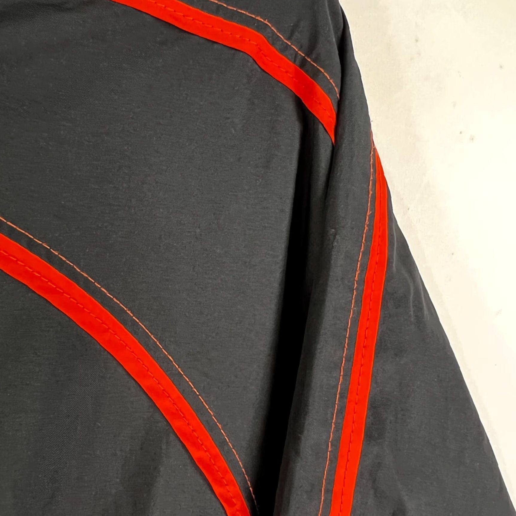 Vintage VINTAGE Russell Team Issue Pocket Wind Pullover Jacket Mens M Black Orange Jacket Men M Black Russell Team Issue Pocket Wind Pullover 90s City Classic Size US M / EU 48-50 / 2 - 3 Thumbnail