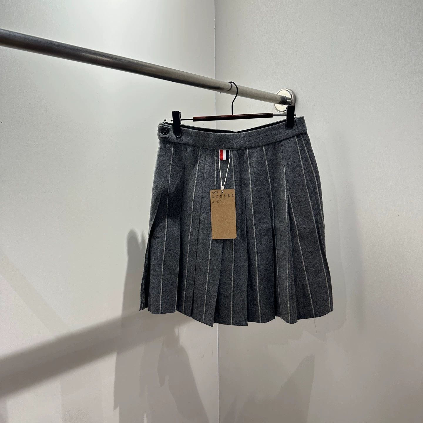 Thom Browne ThomBrowne apr508 vert stripe wool pleated skirt 40 Size 27" / US 4 / IT 40 - 2 Thumbnail