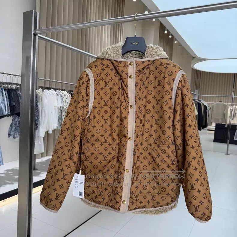 Louis Vuitton Louis Vuitton Khaki lined hooded teddy jacket Size XS / US 0-2 / IT 36-38 - 3 Thumbnail
