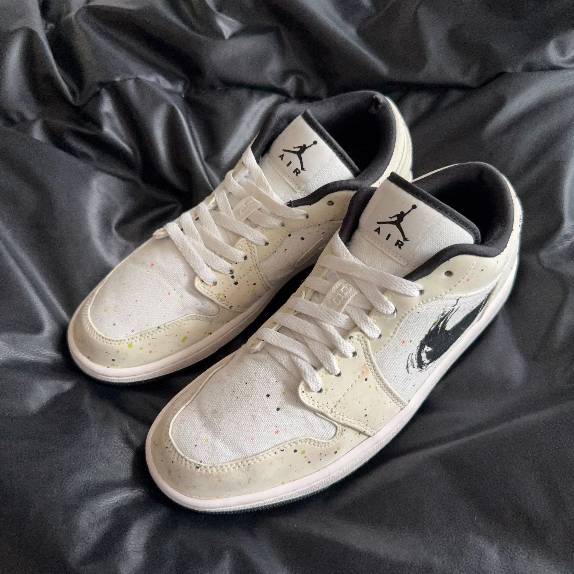 Nike Nike White Lowtop Sneakers 43 Men Size US 10 / EU 43 - 1 Thumbnail