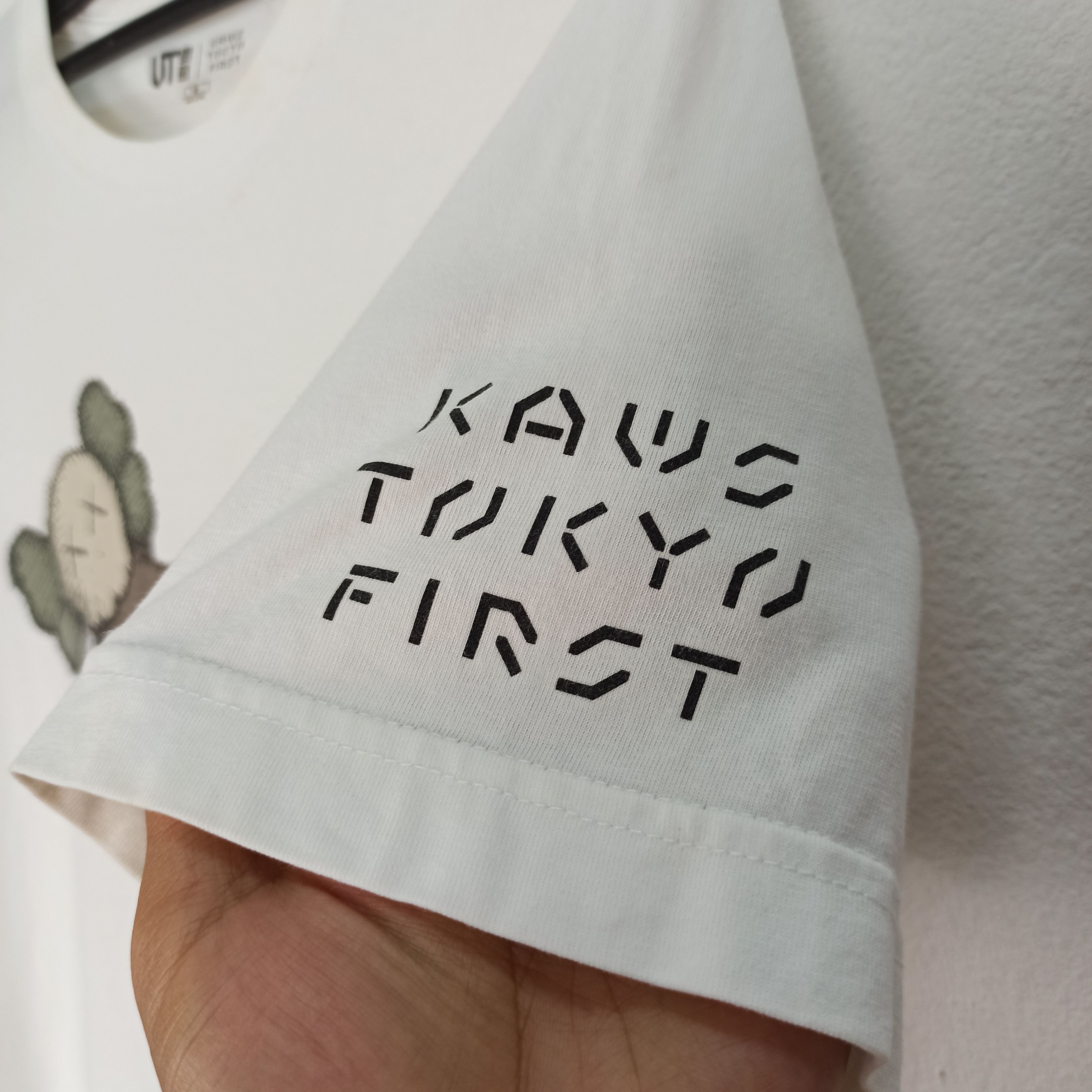 Kaws × Uniqlo Kaws X Uniqlo Tshirt Size US M / EU 48-50 / 2 - 3 Thumbnail