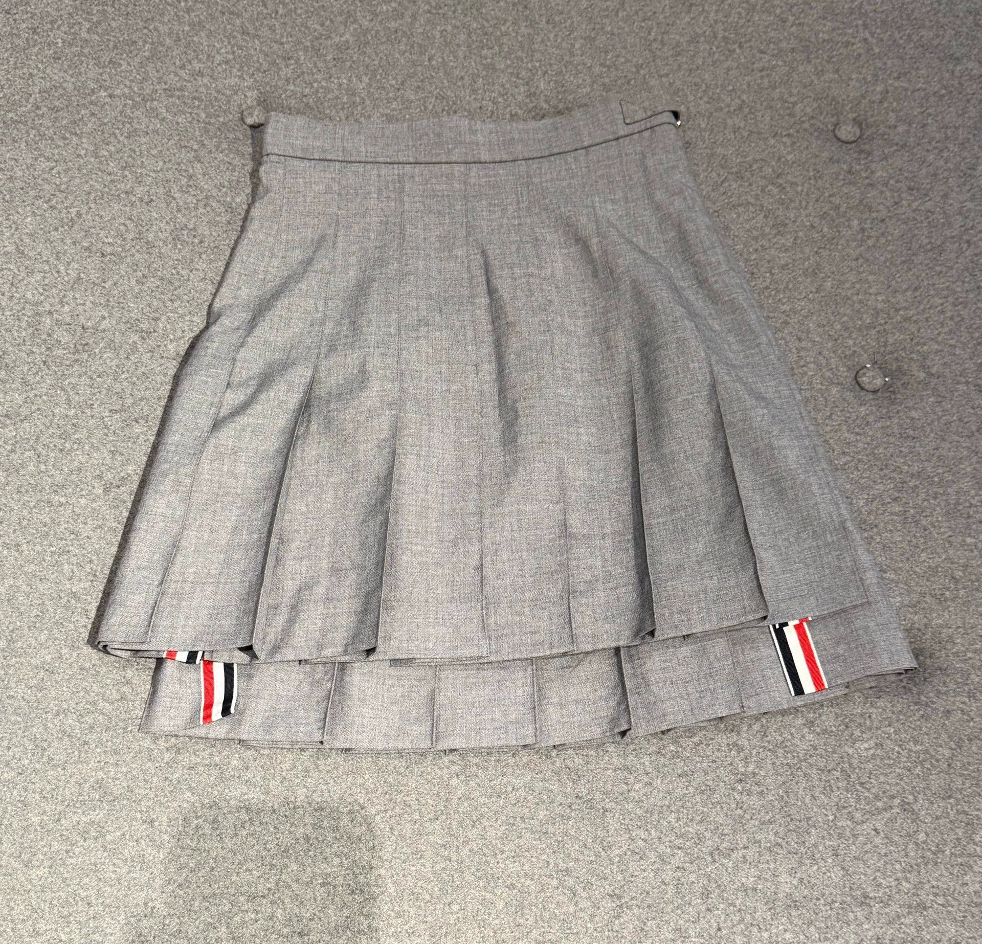 Thom Browne Thom Browne Women's Classic Mid-Gray PleatedSkirt Size 40 Size 27" / US 4 / IT 40 - 3 Thumbnail