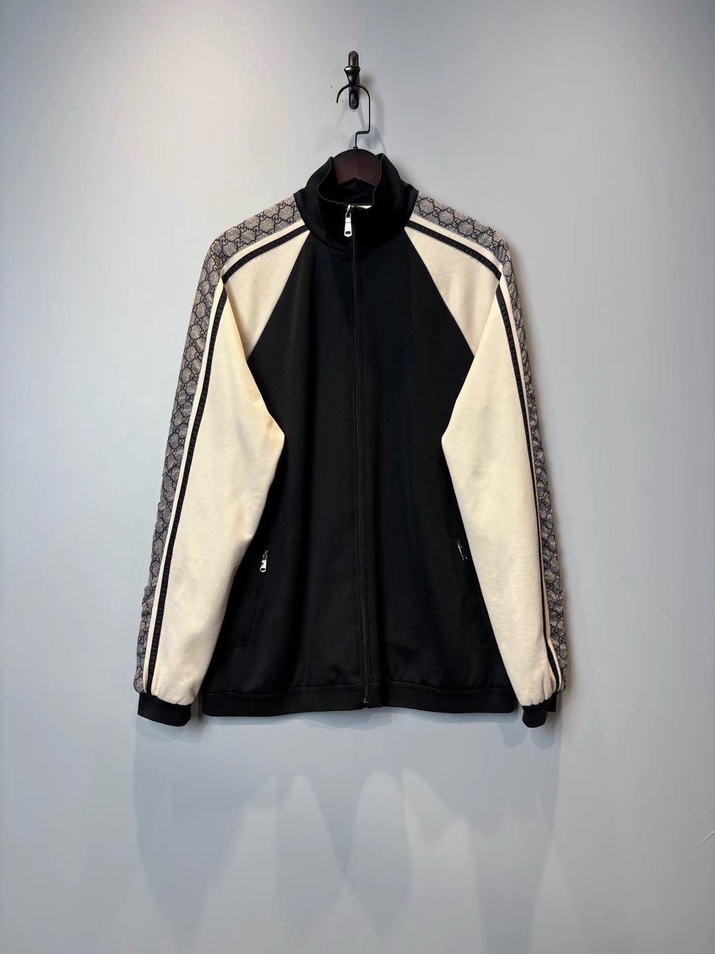 Gucci Gucci Two-Sleeve Snake & Monogram Zip Jacket K36 Size US XS / EU 42 / 0 - 1 Thumbnail