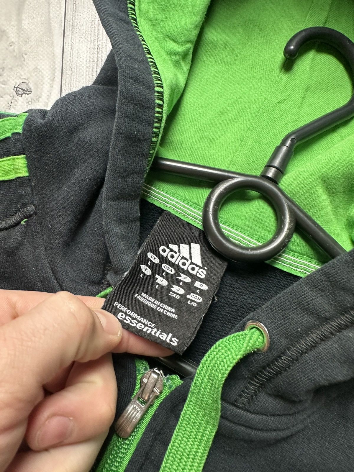 Adidas × Vintage Vintage adidas performance essentials size L green stripes Size US L / EU 52-54 / 3 - 7 Thumbnail