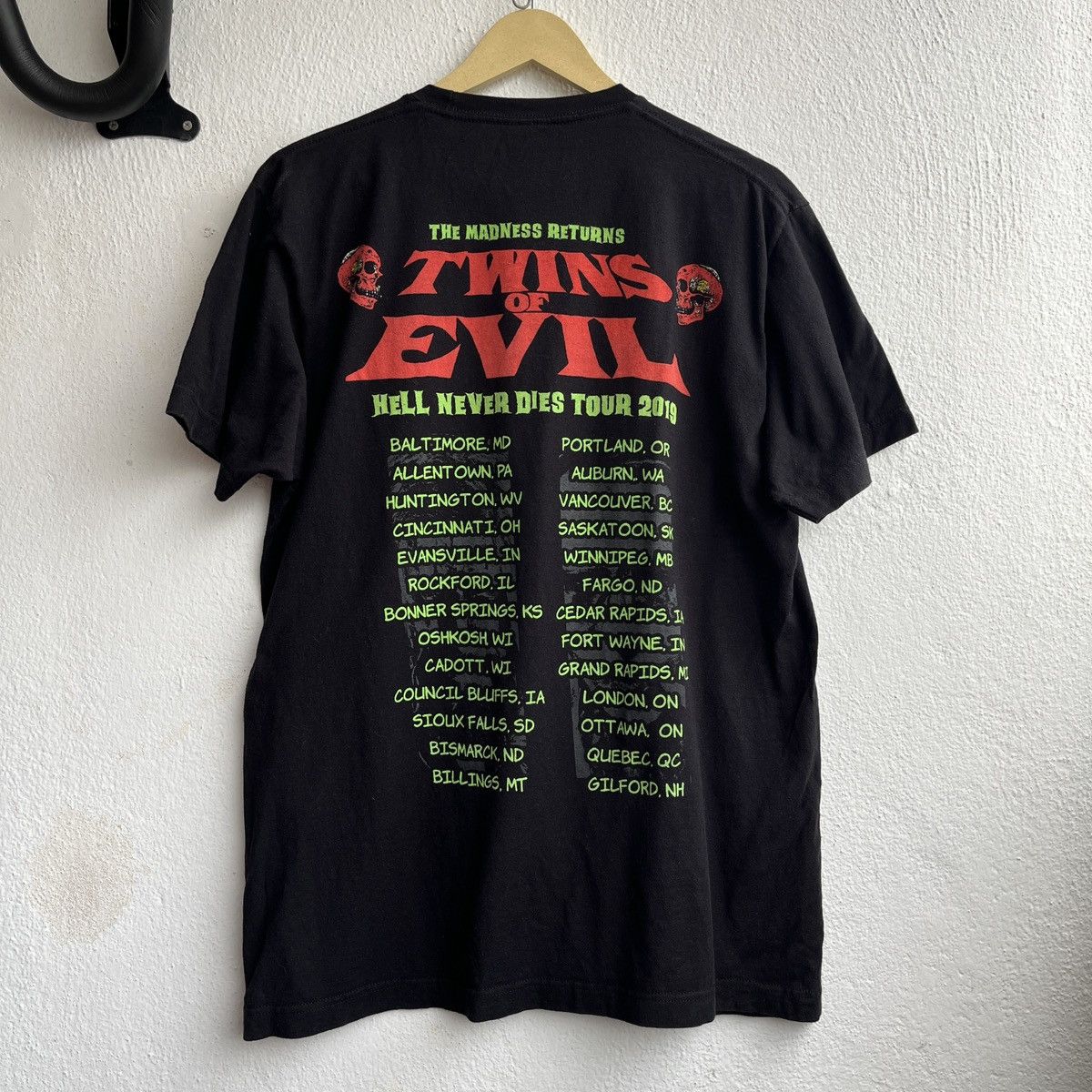 Marilyn Manson TWINS OF EVIL MARILYN MANSON ROB ZOMBIE HELL NEVER DIES TOUR Size US L / EU 52-54 / 3 - 2 Thumbnail