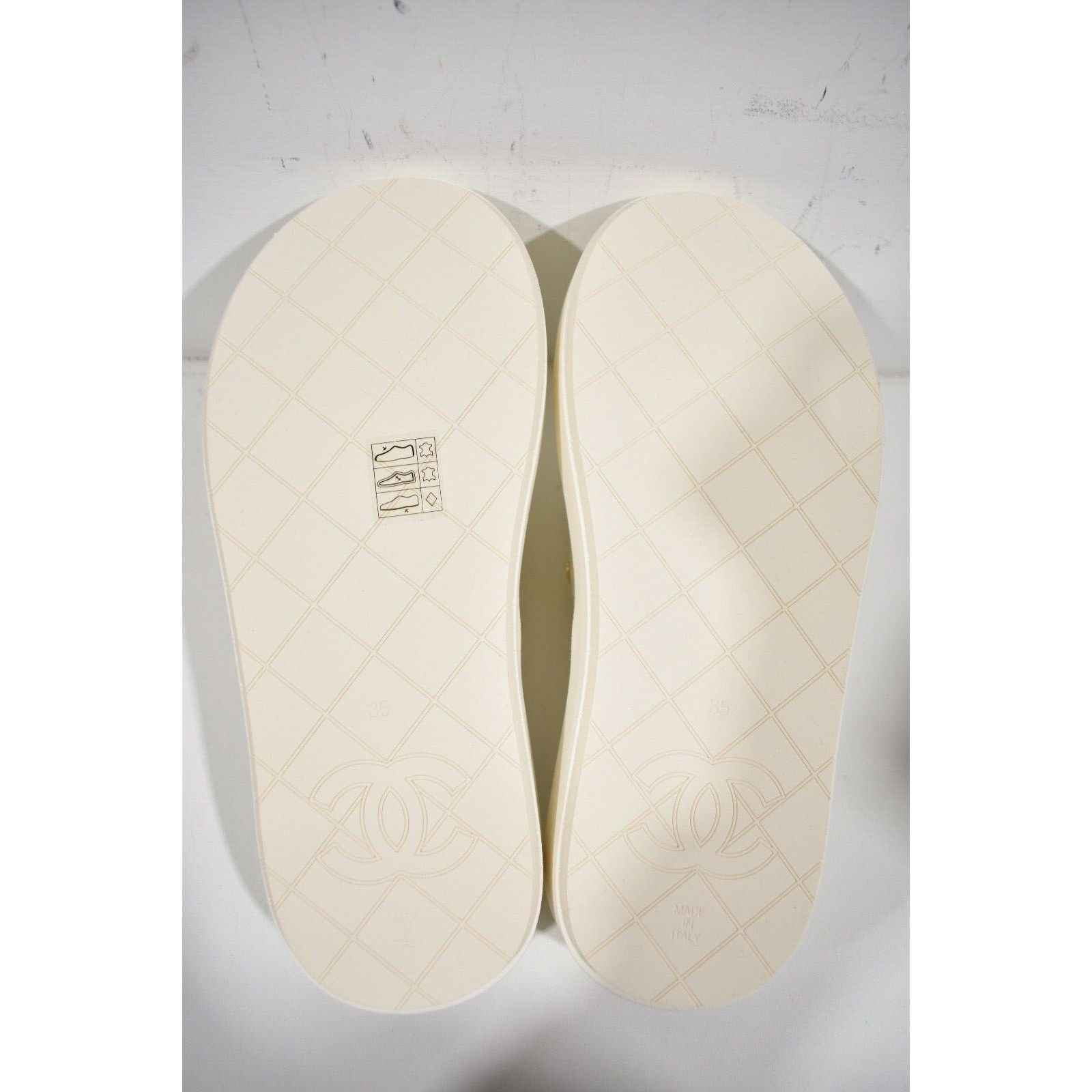 Chanel Chanel 23P White Quilted Charms Padded Pool Thong Logo Size US 5 / IT 35 - 12 Thumbnail