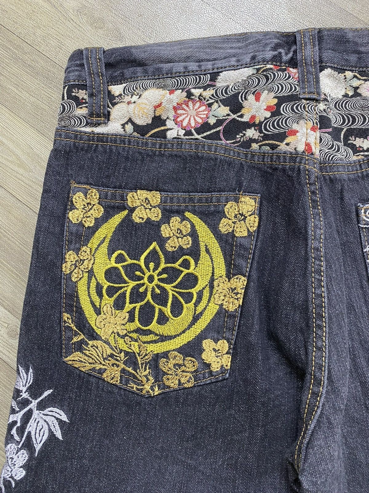 Karakuri Tamashii Vintage Karakuri Tamashii Koi Flowers Embroidery Jeansa Y2K Size US 30 / EU 46 - 9 Thumbnail