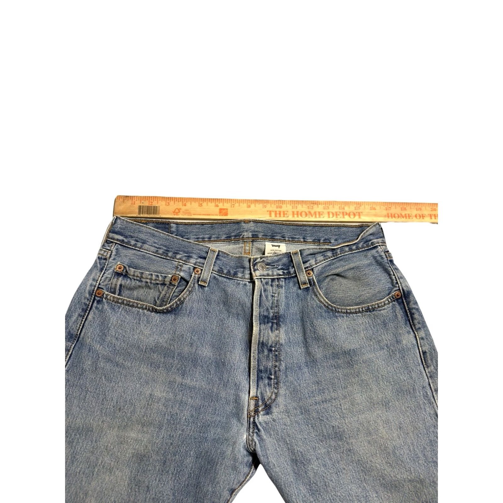Levi's VINTAGE Levi's 501 Jeans Mens 34x34 Blue Medium Wash Straight Button Fly Y2K Size US 34 / EU 50 - 5 Thumbnail