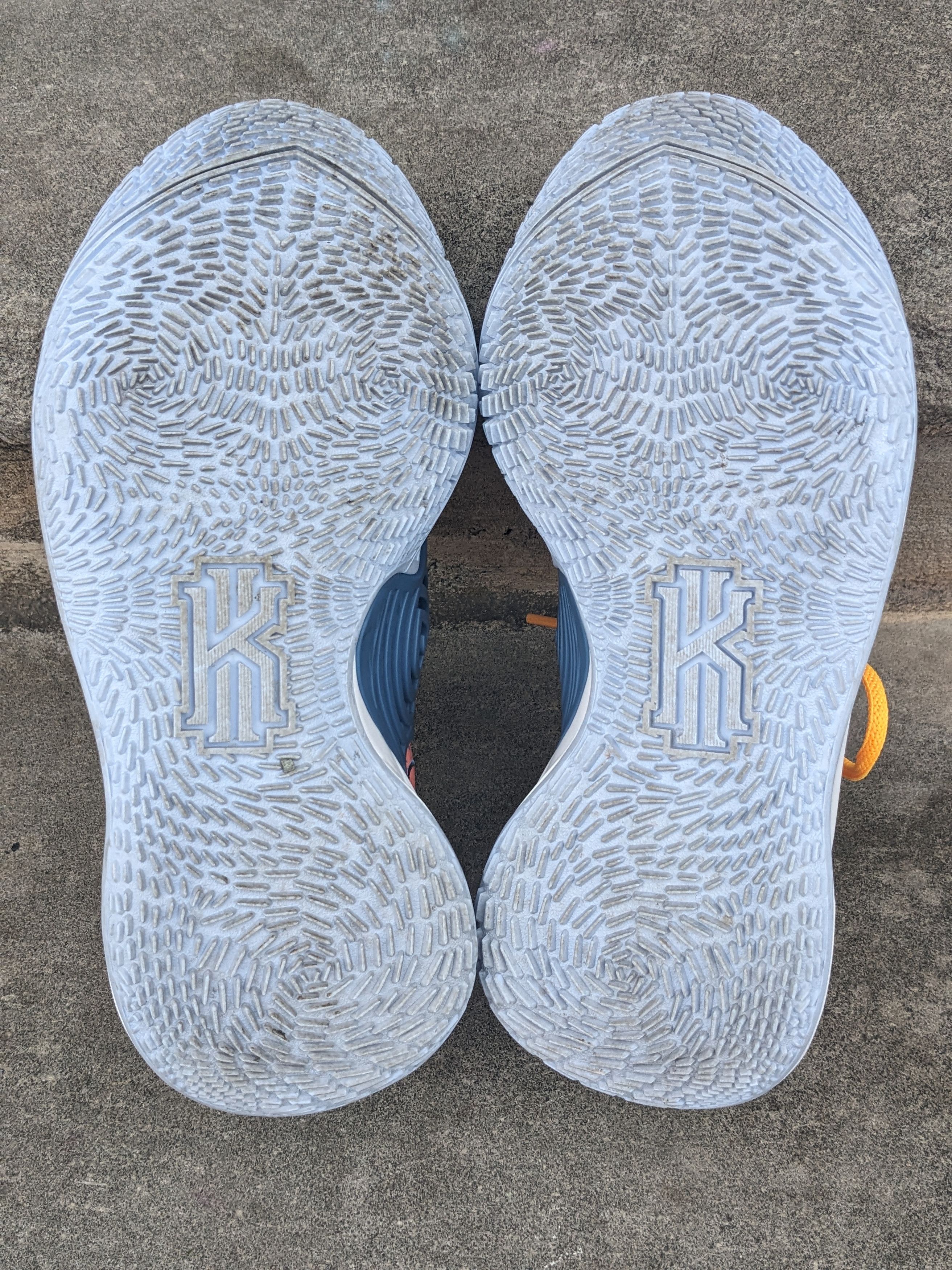 Nike Nike Kyrie 3 Flip the Switch Size 4.5 CJ1286-600 Size US 5 / EU 37 - 7 Thumbnail