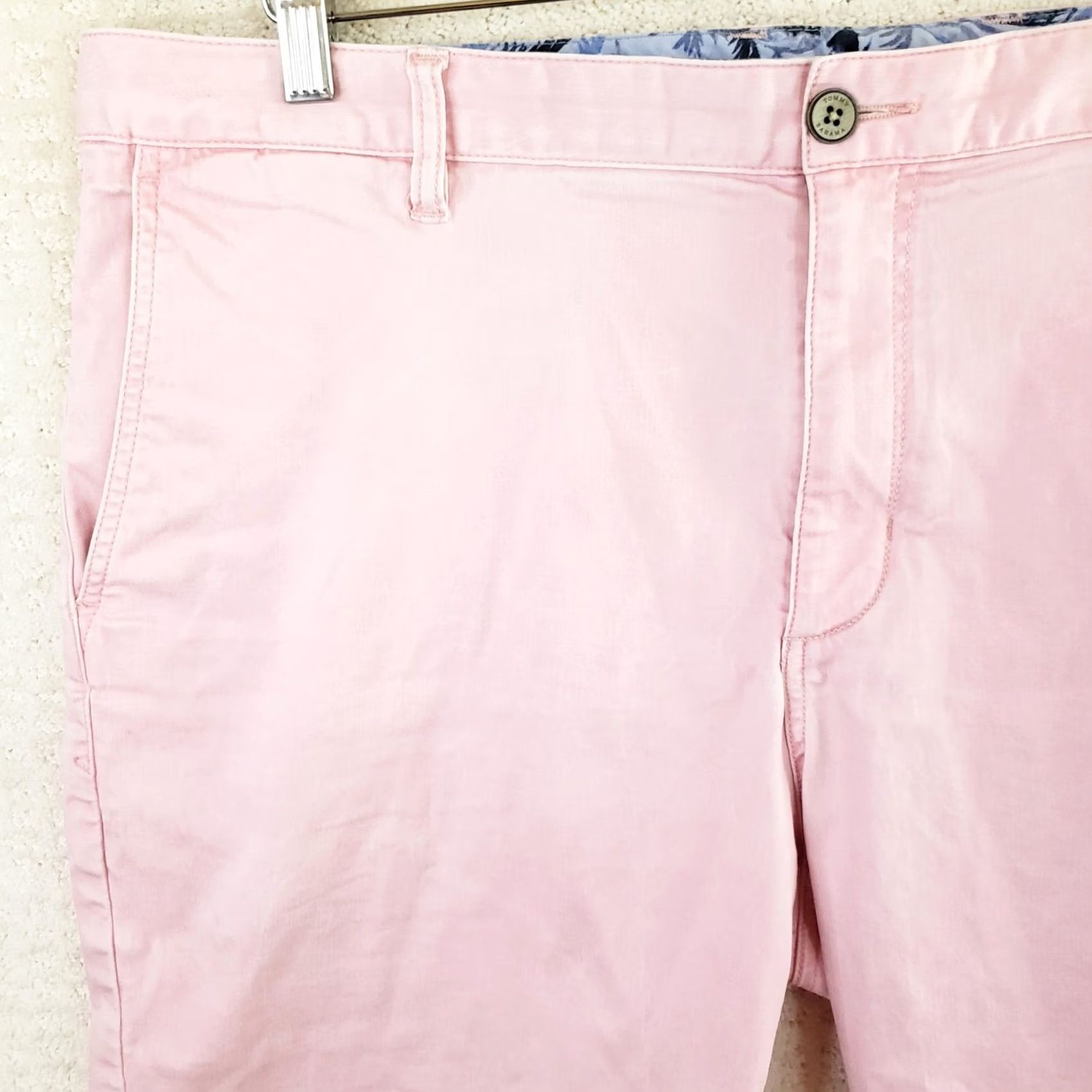 Tommy Bahama VINTAGE Tommy Bahama Shorts Mens 40 Pink Stretch Chino Flat Front Cotton Lyocell Spandex Casual Mens 40 Pink Size US 40 / EU 56 - 2 Thumbnail