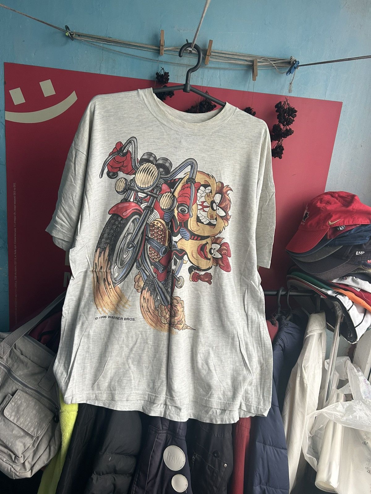 Vintage Vintage Warner Bros. 1996 TAZ Big Logo Rare Merch T-Shirt Size US XL / EU 56 / 4 - 1 Thumbnail