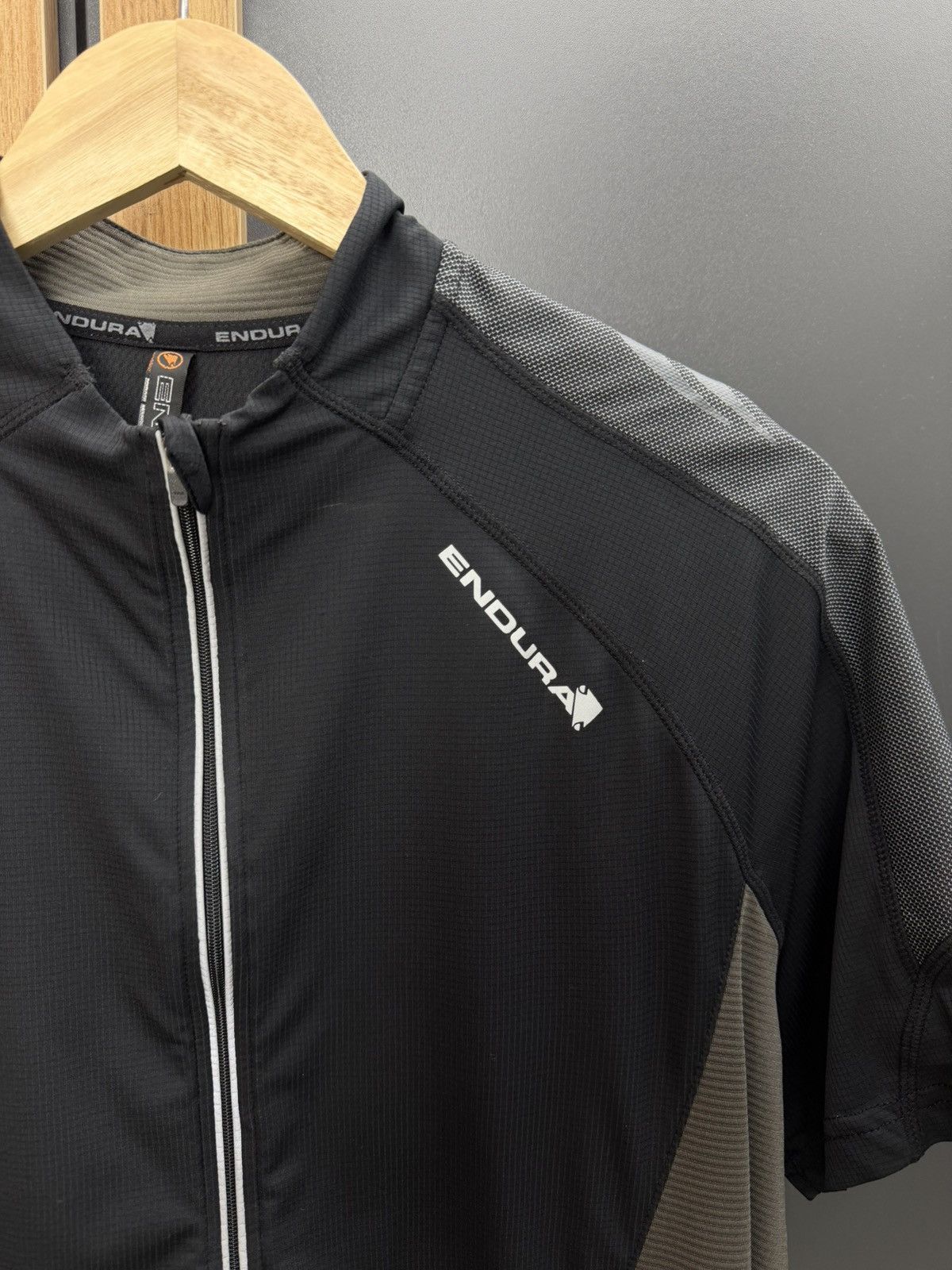 Other Endura Cycling Jersey Half Zip Black Grey Size M Size US M / EU 48-50 / 2 - 2 Thumbnail
