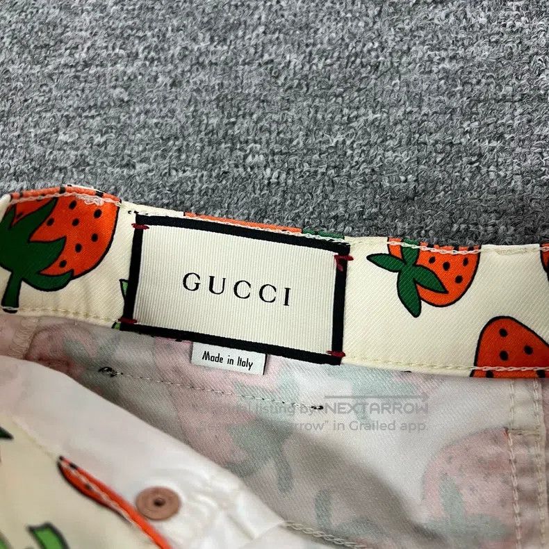 Gucci Gucci Full print, strawberry, short skirt Size 24" / US 00 / IT 34 - 4 Thumbnail
