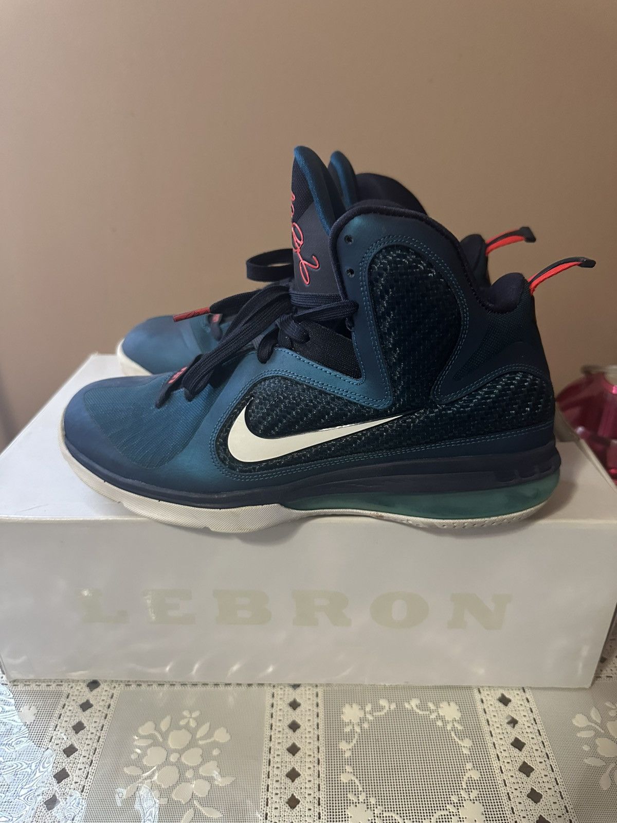 Nike LeBron 9 Swingman Size US 9.5 / EU 42-43 - 1 Thumbnail