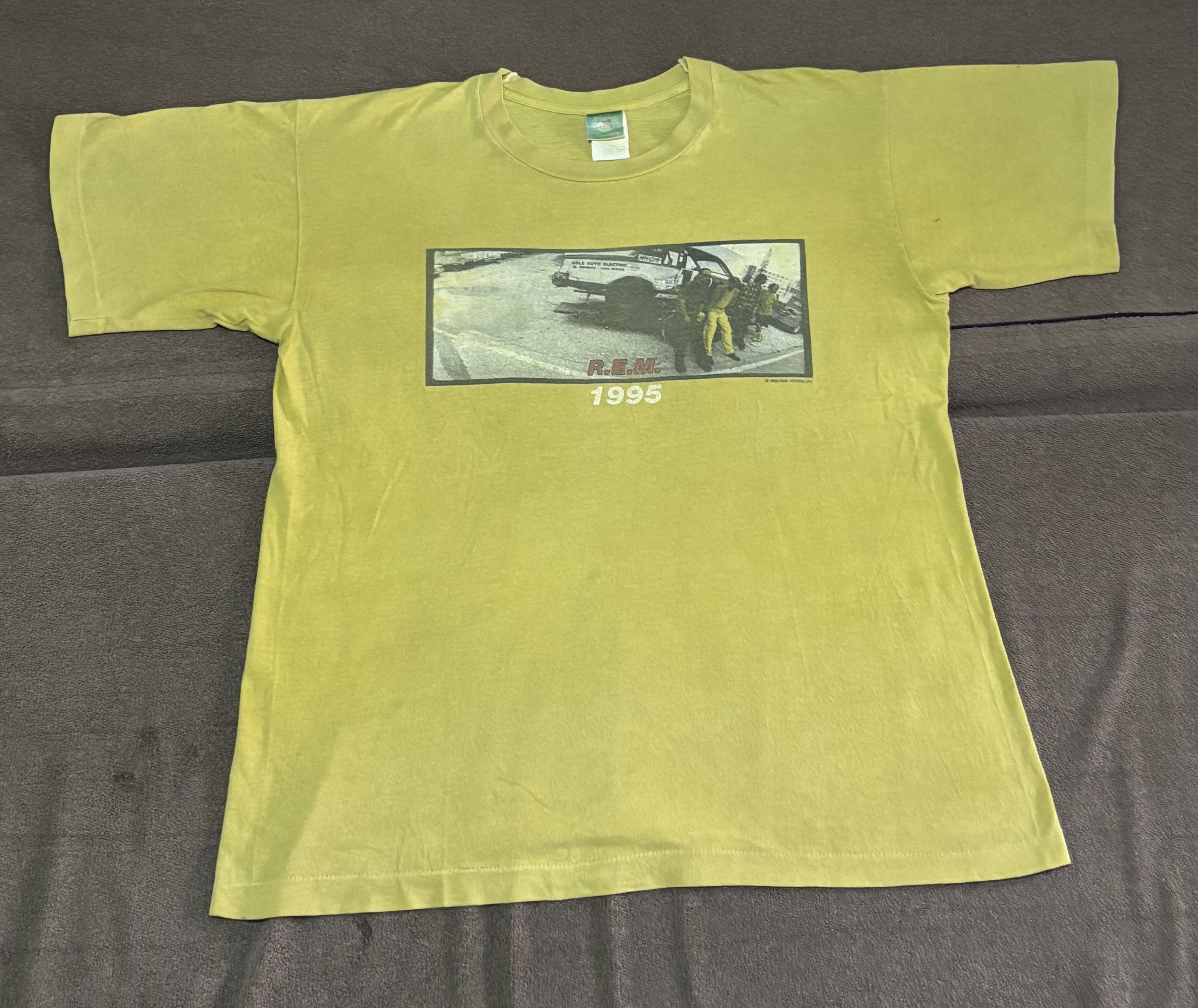 Band Tees VTG REM Tour 1995 Shirt Nirvana RHCP Soundgarden Size US XL / EU 56 / 4 - 2 Thumbnail