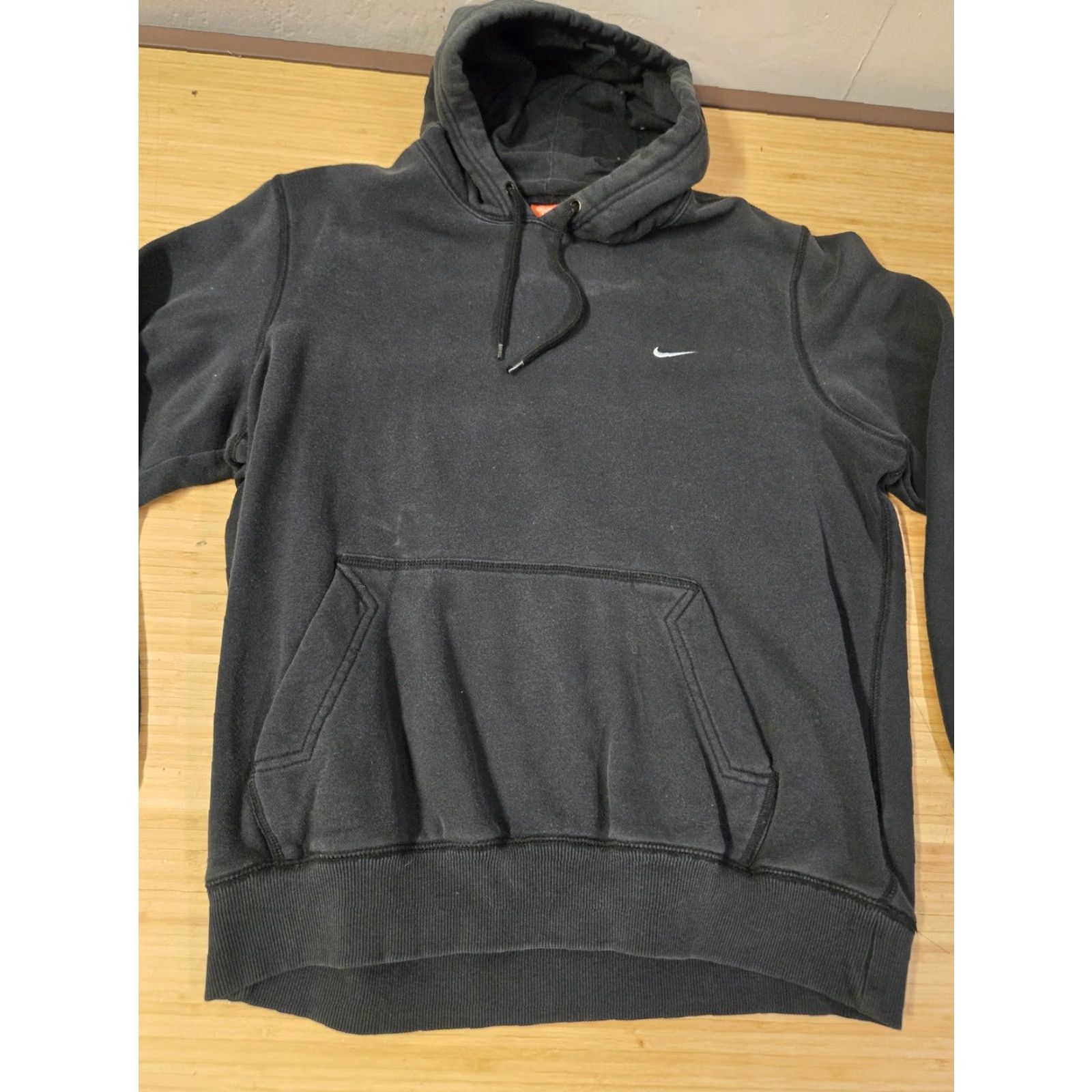 Nike Nike Hoodie Mens Large Black Athletic Dept Pullover Swoosh Sweatshirt Pockets Kangaroo Front Pocket Drawstring Hooded Size US L / EU 52-54 / 3 - 3 Thumbnail