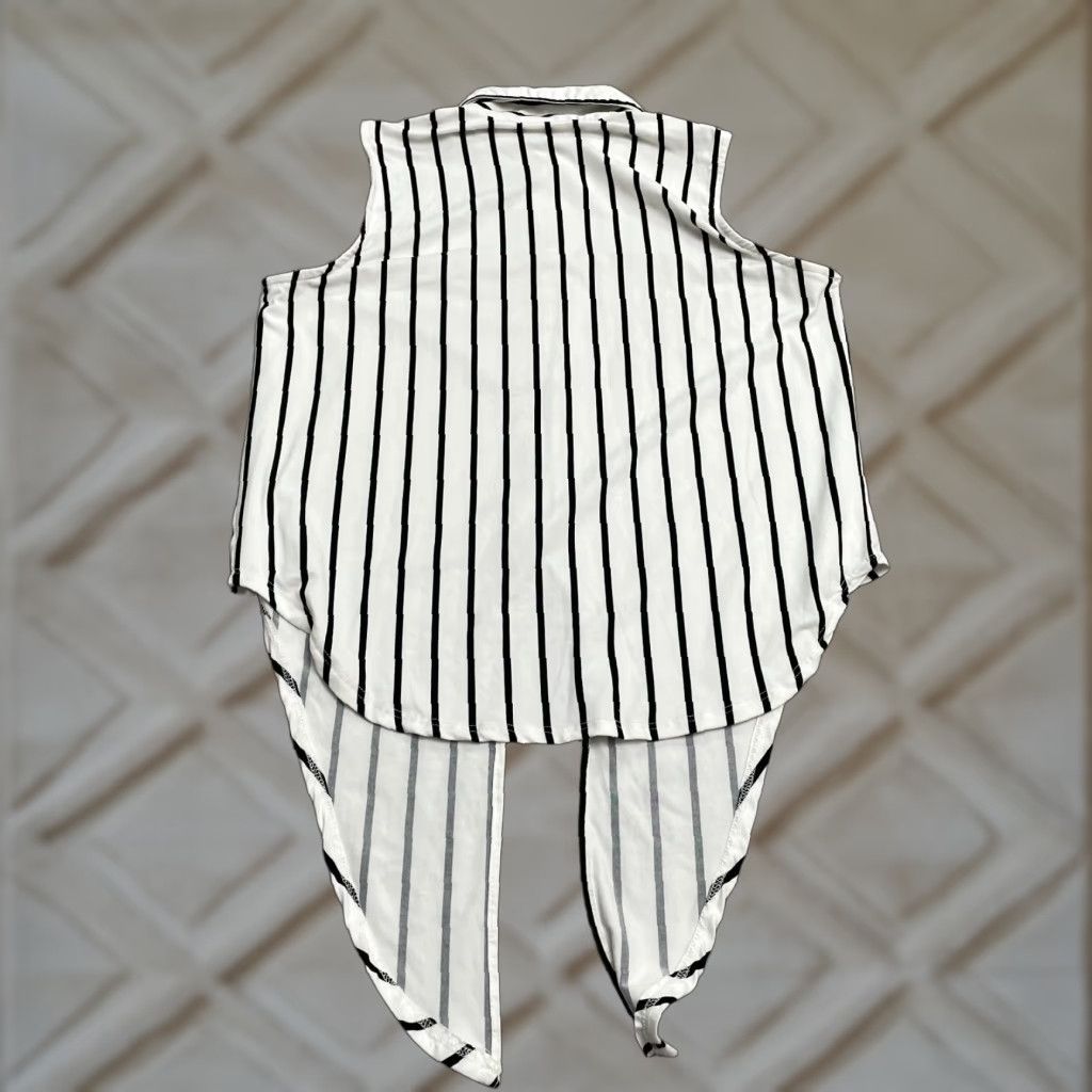Vintage Polly & Esther Button Up Shirt Women's Large White Striped Sleeveless Casual Global Brand Shirt Top L White Womens Size L / US 10 / IT 46 - 1 Thumbnail