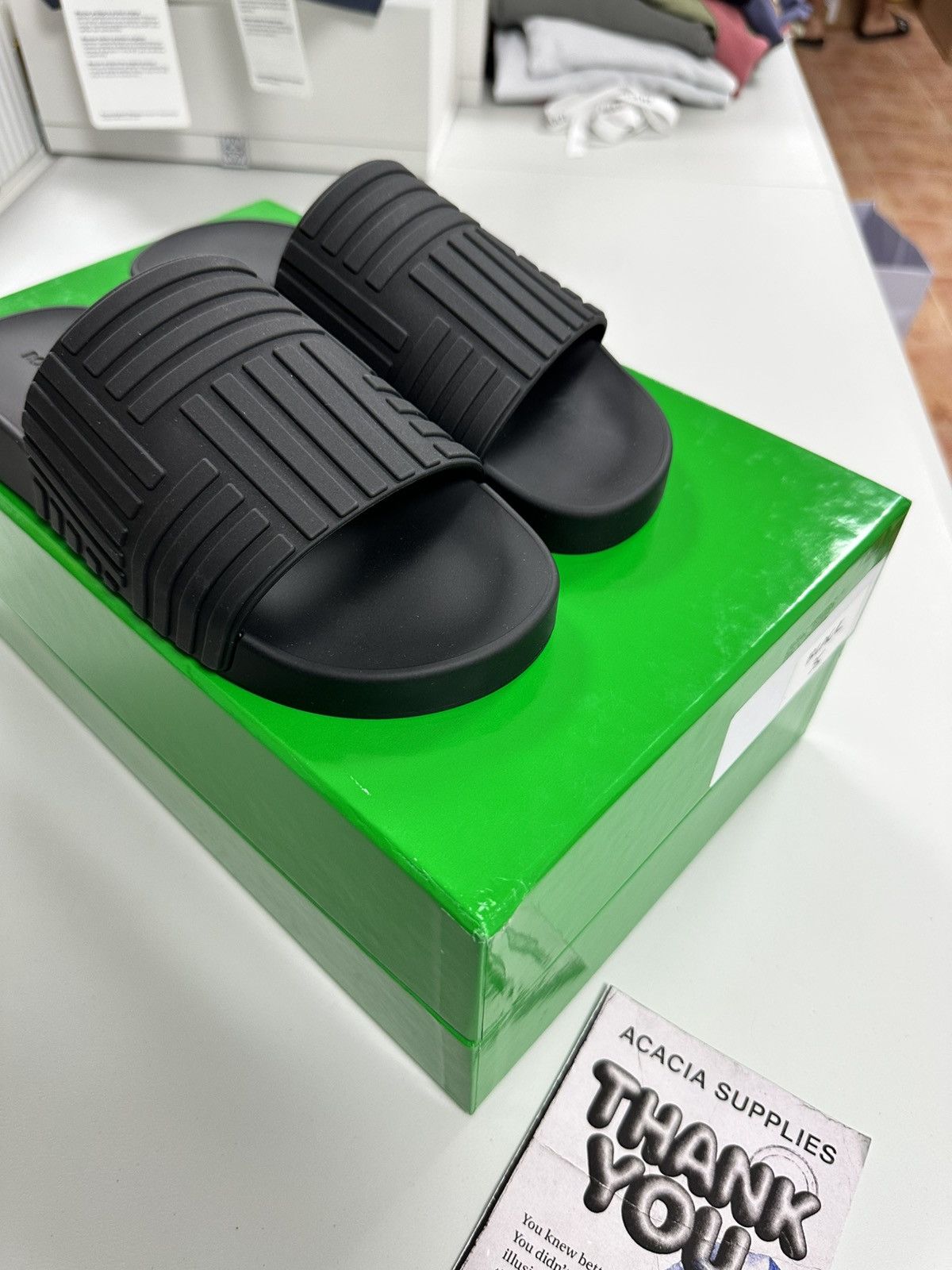 Bottega Veneta Bottega Veneta Embossed Rubber Slides Size US 5 / IT 35 - 1 Thumbnail