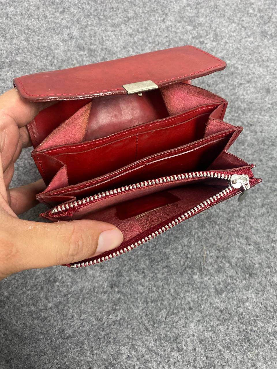 Leather silver spoony red leather bifold wallet nice design Size ONE SIZE - 6 Thumbnail