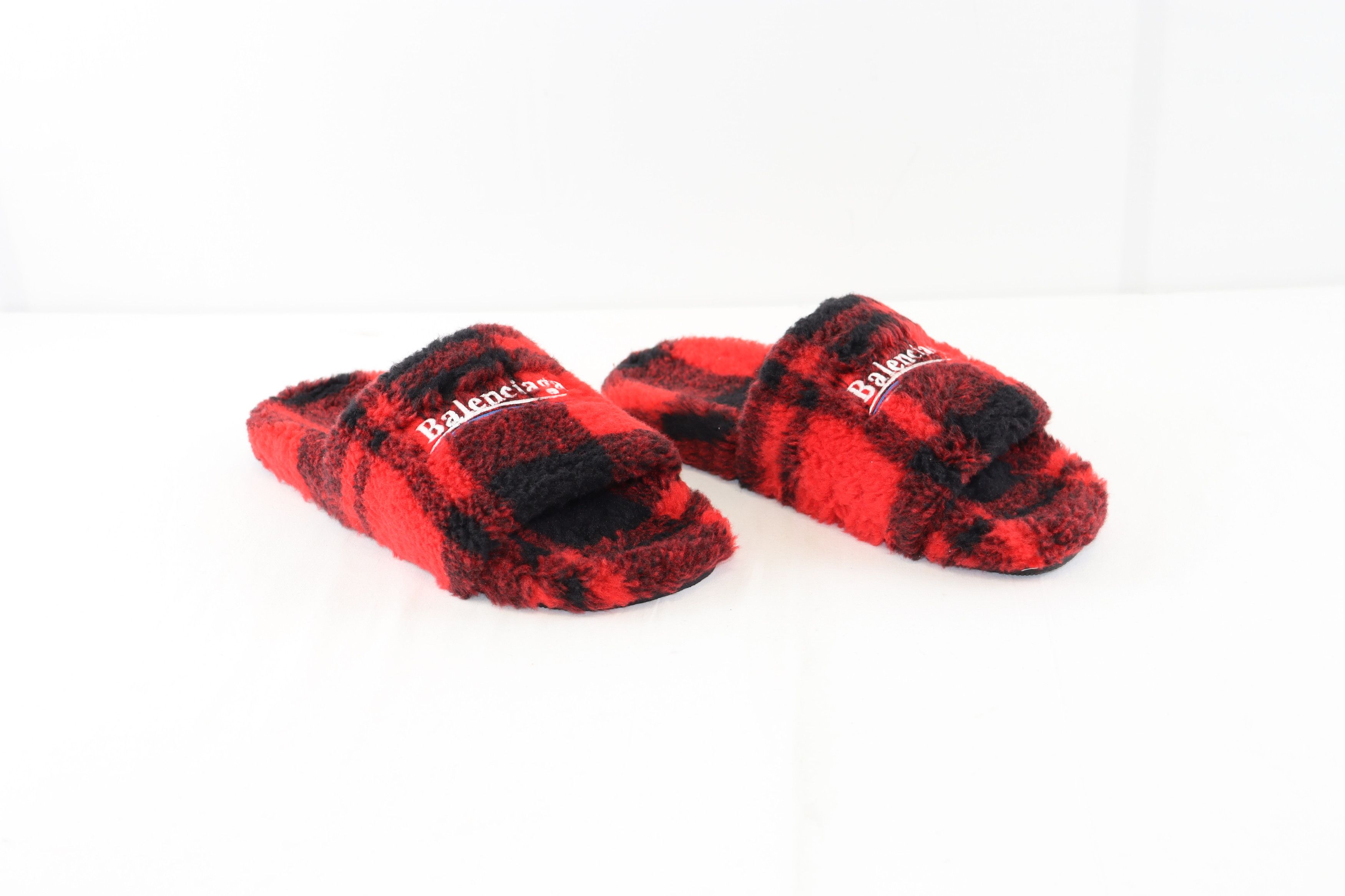 Balenciaga o1rshd1 Q:3 / Furry Slide in Red Size US 10 / EU 43 - 1 Thumbnail