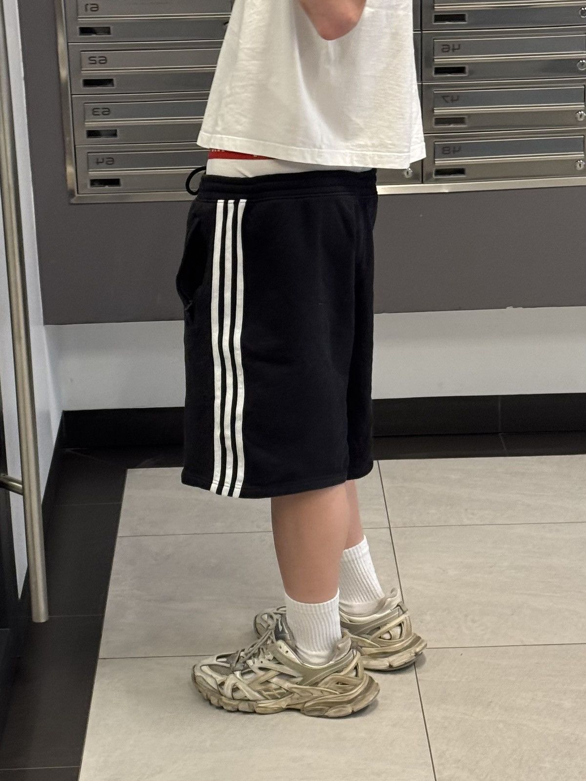 Adidas Adidas Baggy Shorts Balenciaga Style Cotton M/L size Japan Size US 34 / EU 50 - 12 Thumbnail