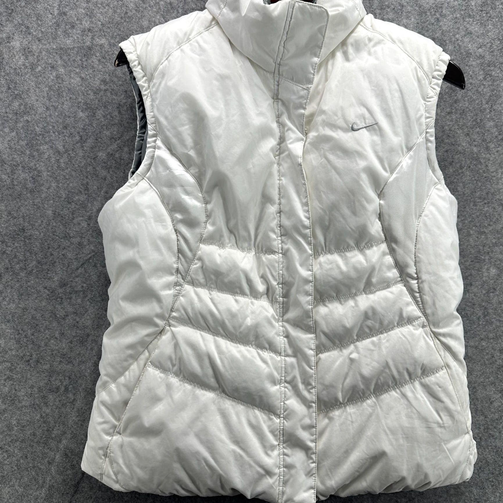 Nike VINTAGE Nike Vest Womens Large White Silver Reversible Down Puffer Zip Swoosh 213332-100 Size L / US 10 / IT 46 - 3 Thumbnail
