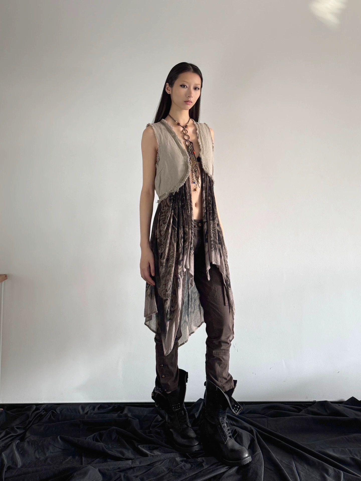 Share Spirit Homme Share Spirit Irregular Sleeveless Tulle-Linen Tassel Printed Cardi Size XS / US 0-2 / IT 36-38 - 3 Thumbnail