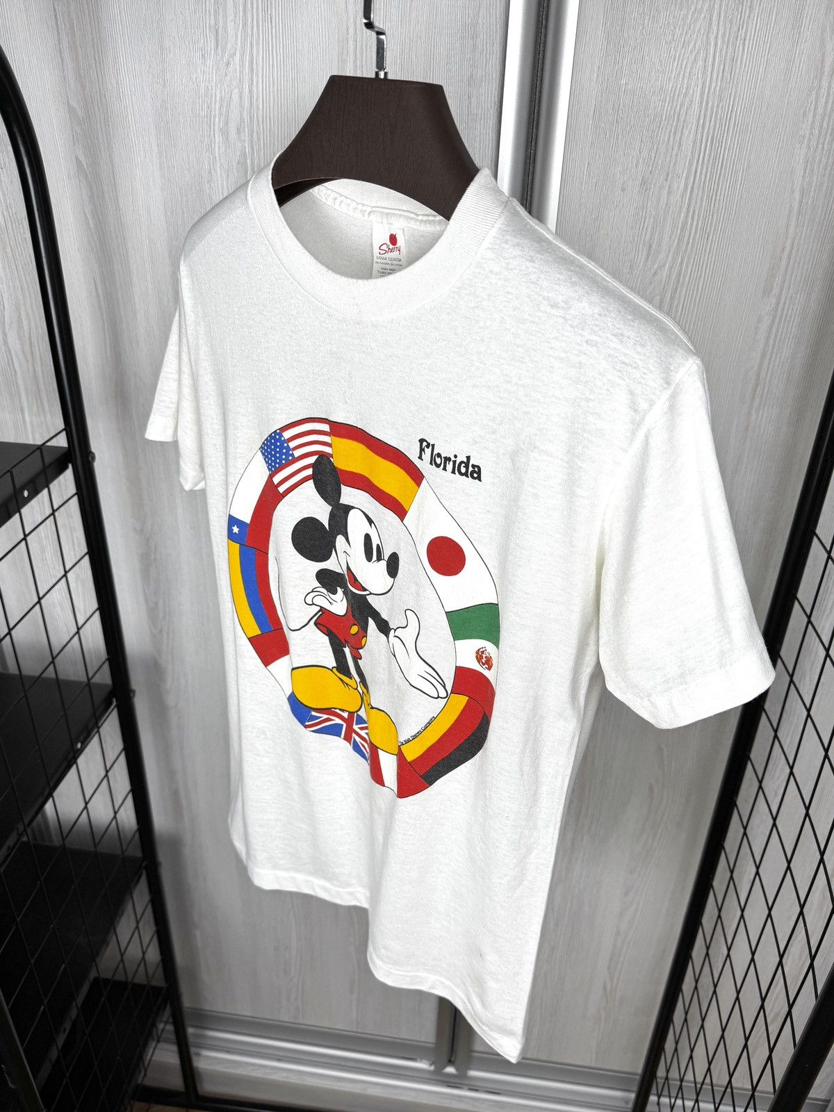 Vintage Vintage Sherry 80s Mickey Mouse Florida made in USA tee Size US L / EU 52-54 / 3 - 8 Thumbnail