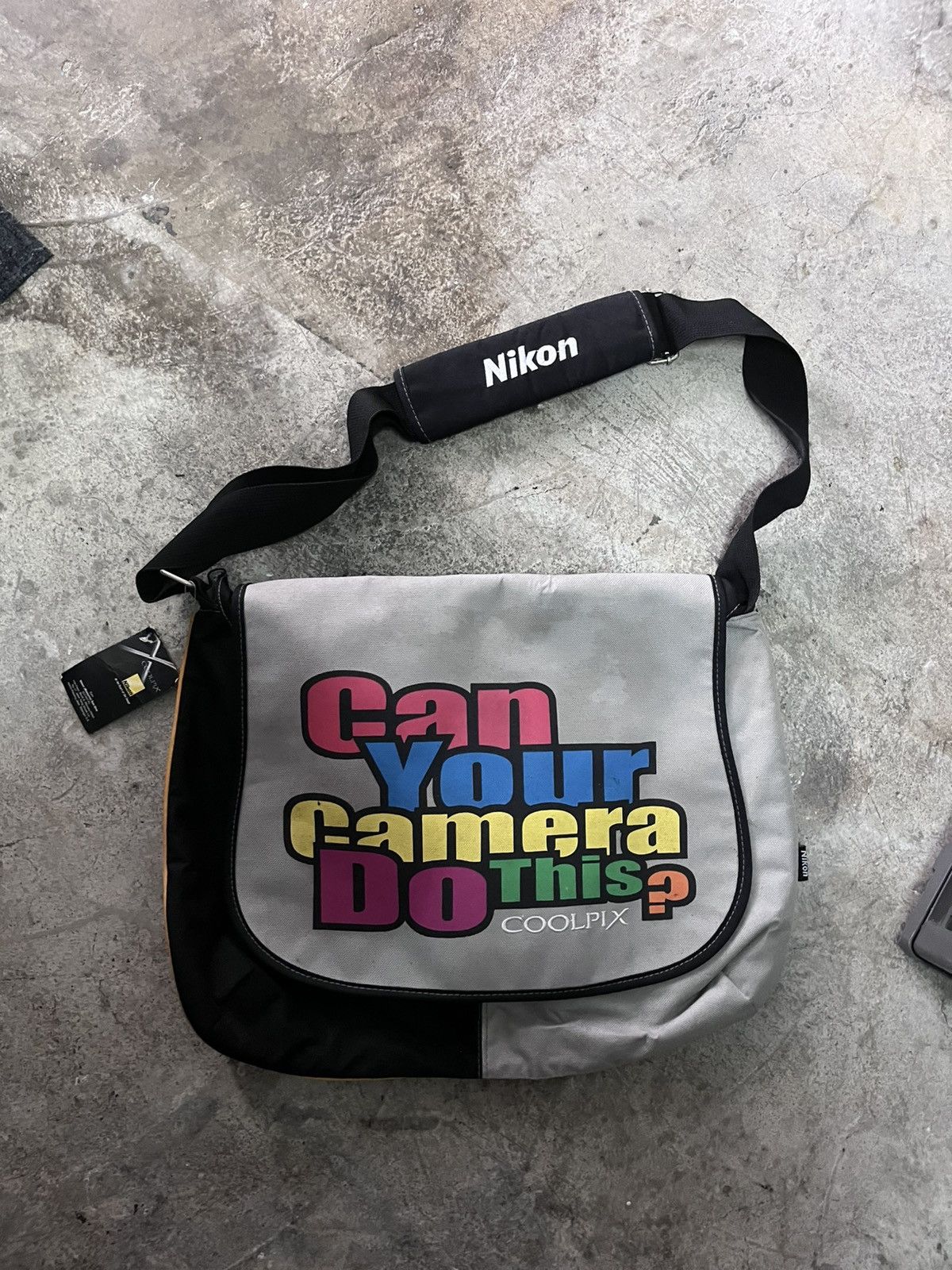 Japanese Brand × Nikon × Vintage Vintage Y2K Nikon Coolpix Slingbag Brand New Size ONE SIZE - 1 Thumbnail