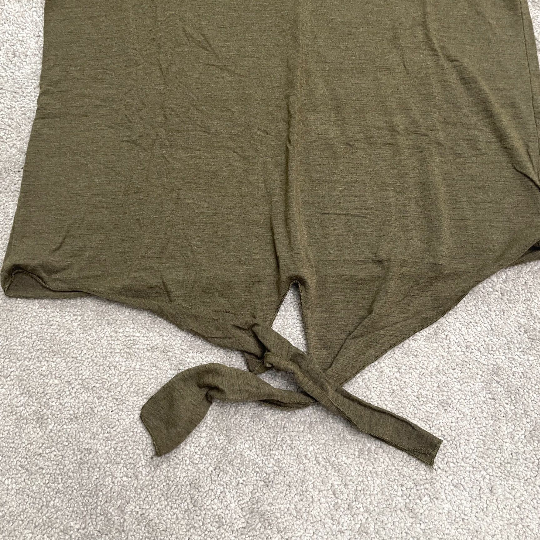 Vintage Elizabeth Blouse Shirt Womens Large Army Green Short Sleeve Round Neck Tie Front Casual Knit Rayon Regular Size L Clothing Size L / US 10 / IT 46 - 3 Thumbnail