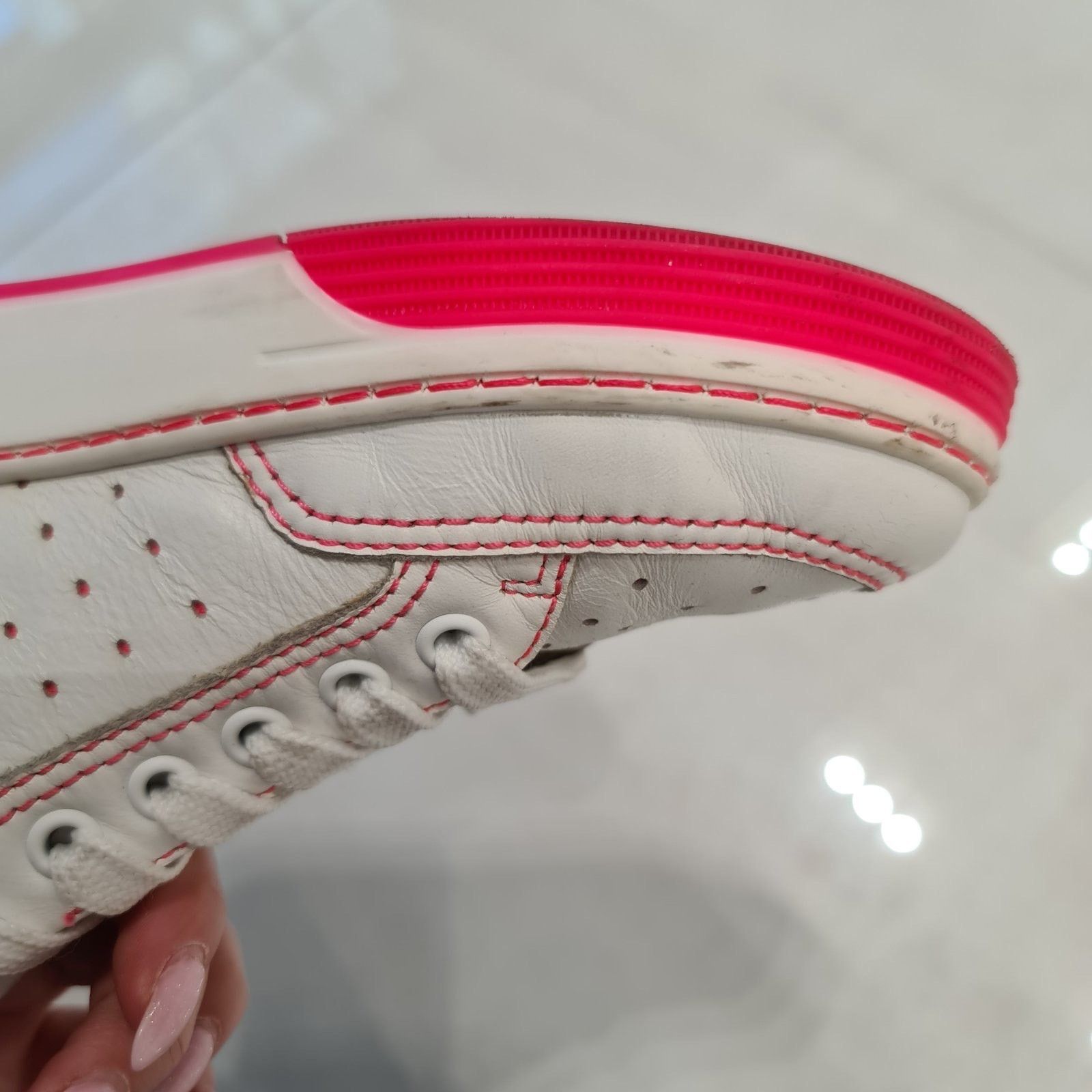 Chanel Chic Chanel White Calfskin Low-Top CC Logo Sneakers Size 36 Size US 5 / IT 35 - 7 Thumbnail